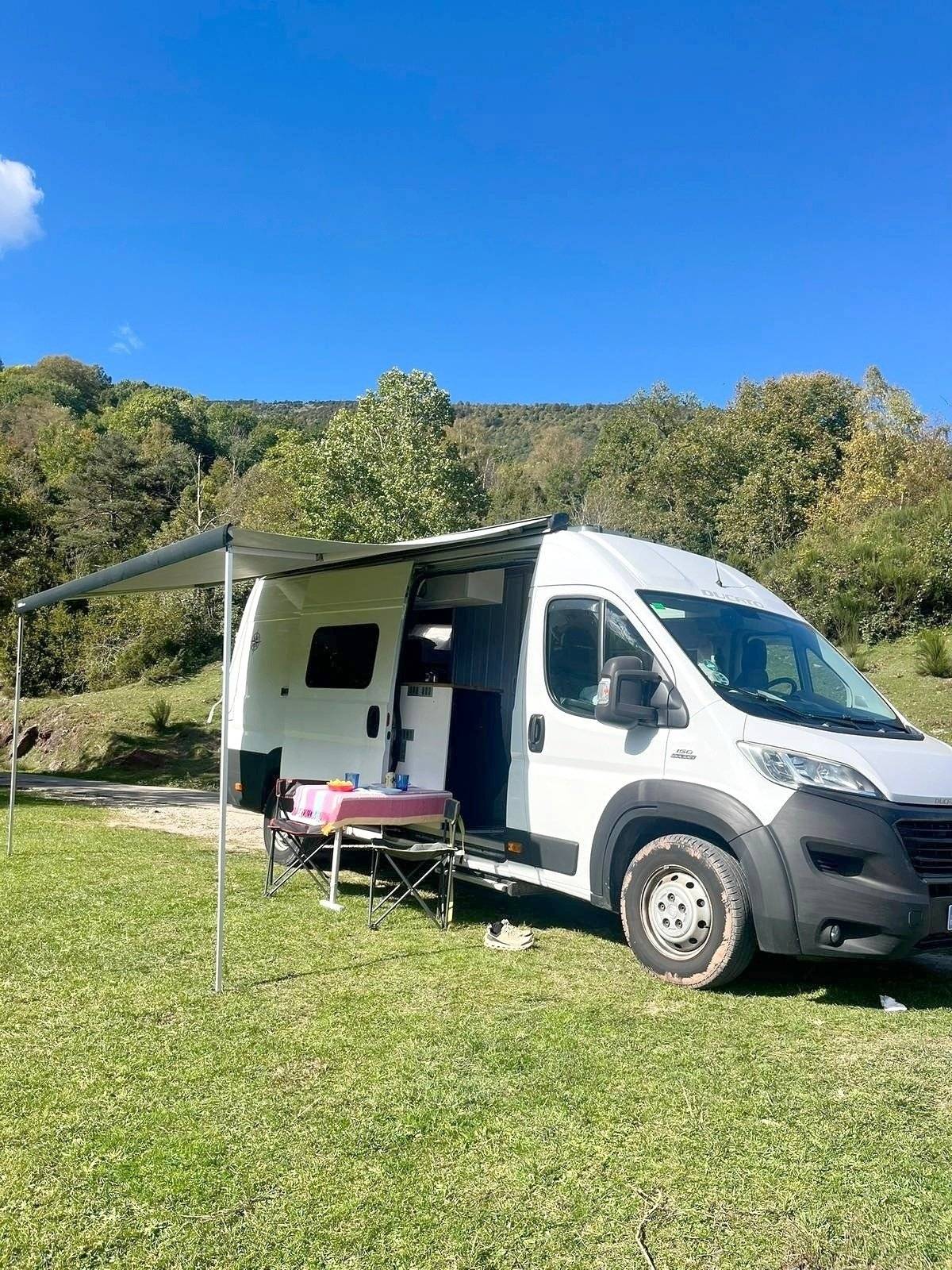 Front view from 3/4 Fiat DUCATO - Yescapa