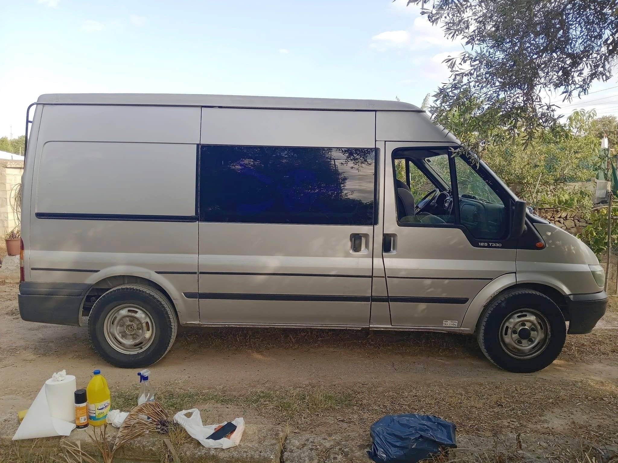 Front view from 3/4 Ford - Yescapa