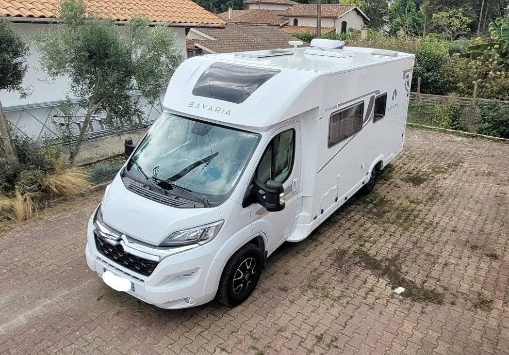 Vista de 3/4 Citroën 2.2 hdi plus 140hp - Yescapa