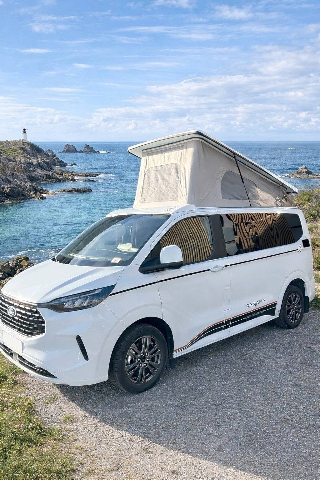 schräge Vorderansicht Ford Custom 2,0 l 130 ch - Yescapa