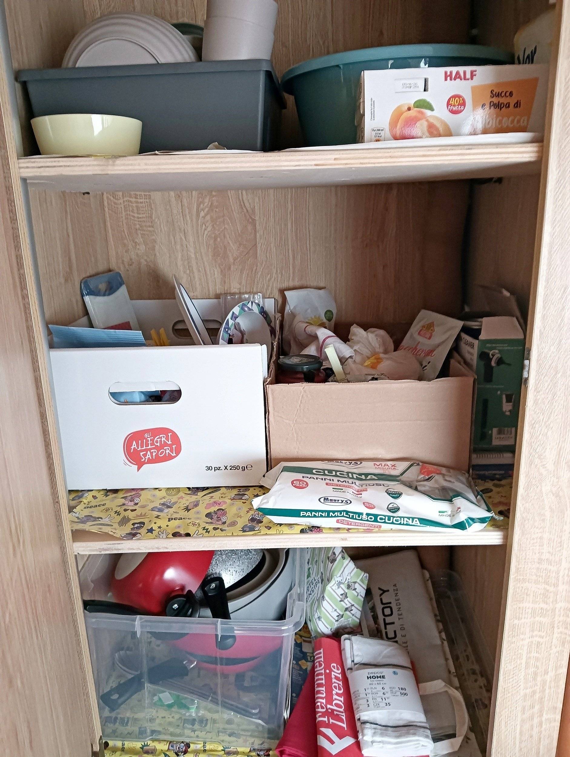 Dining Area Ford ford transit - Yescapa