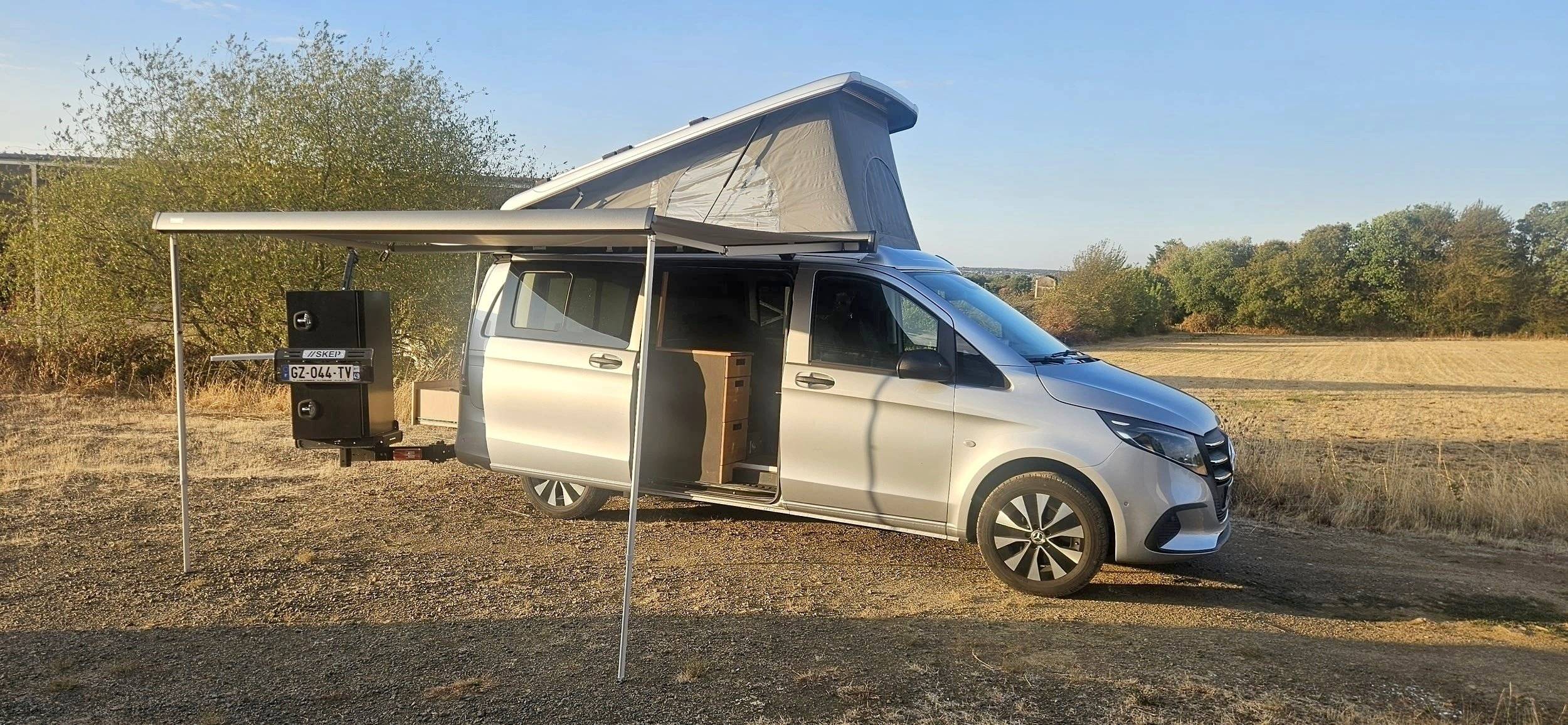 Vista del vehicle angle davanter Mercedes VITO 119CDI 4x4 - Yescapa