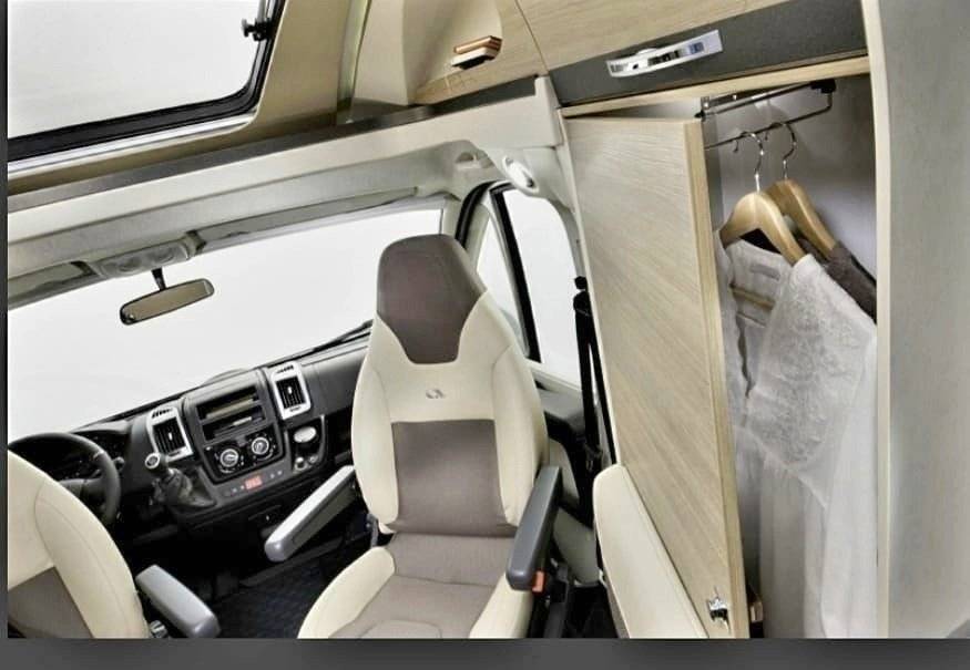 Adria Compact SLS mit Slide Out Ducato 2,3 l Multijet 120 ch.
