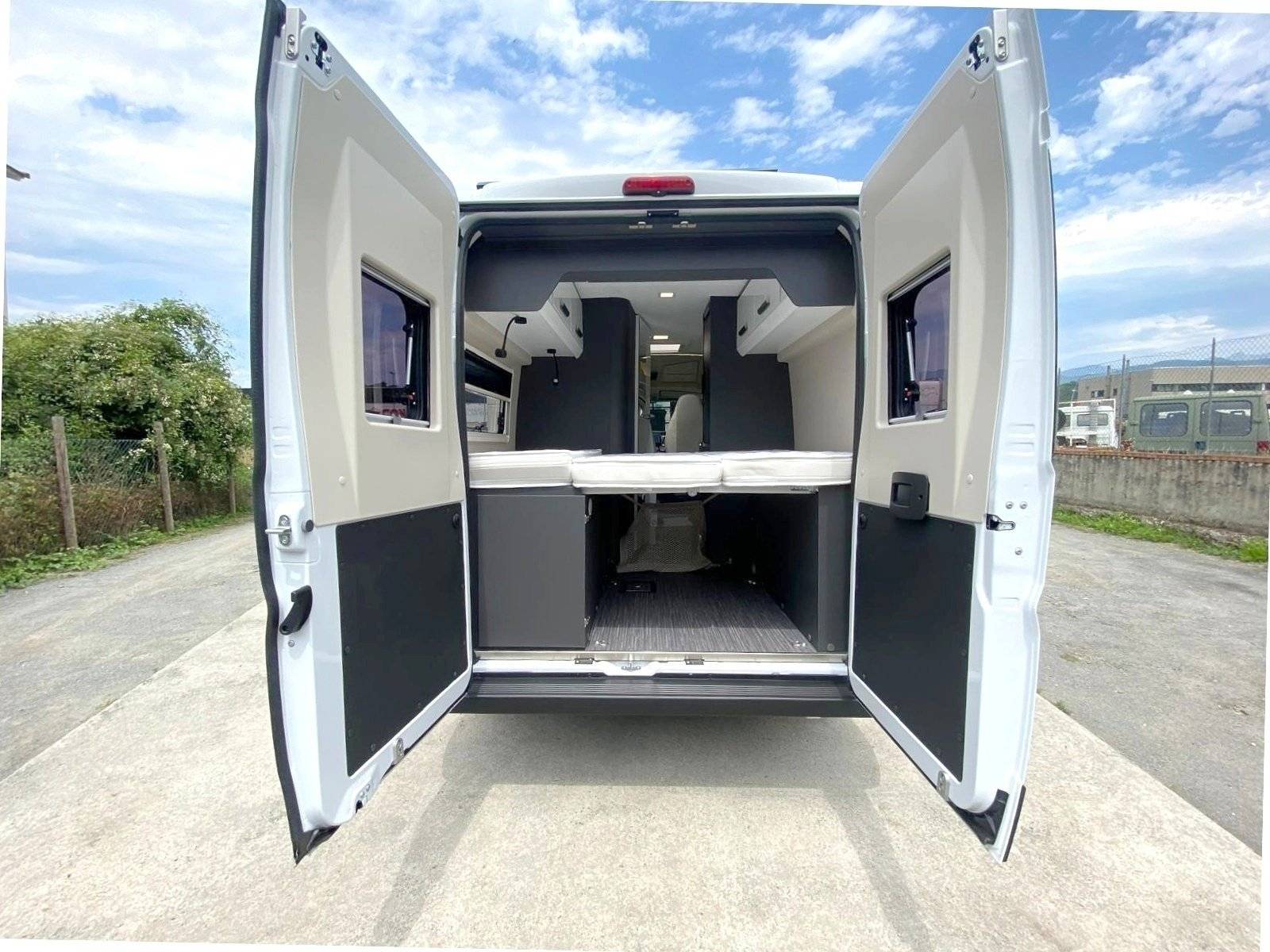 Mclouis MENFYS VAN 3 PRESTIGE 