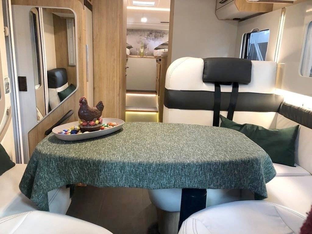 Área de jantar Fiat 2,3 l 130 ch - Yescapa