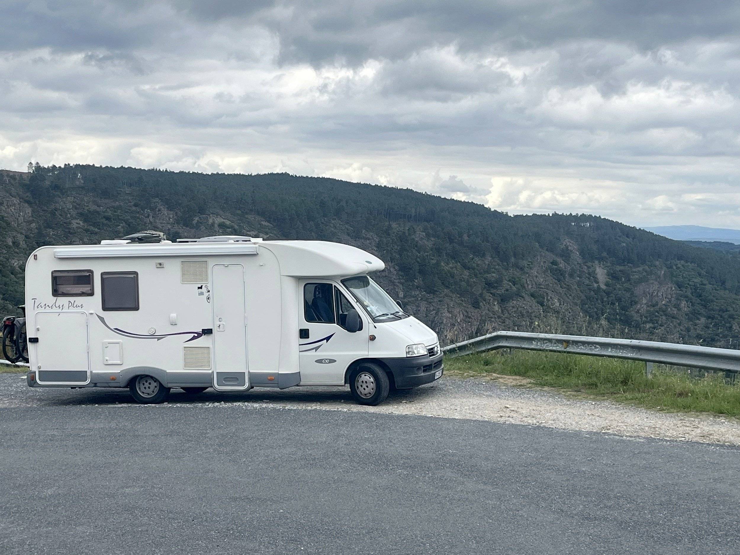Front view from 3/4 Fiat - Yescapa