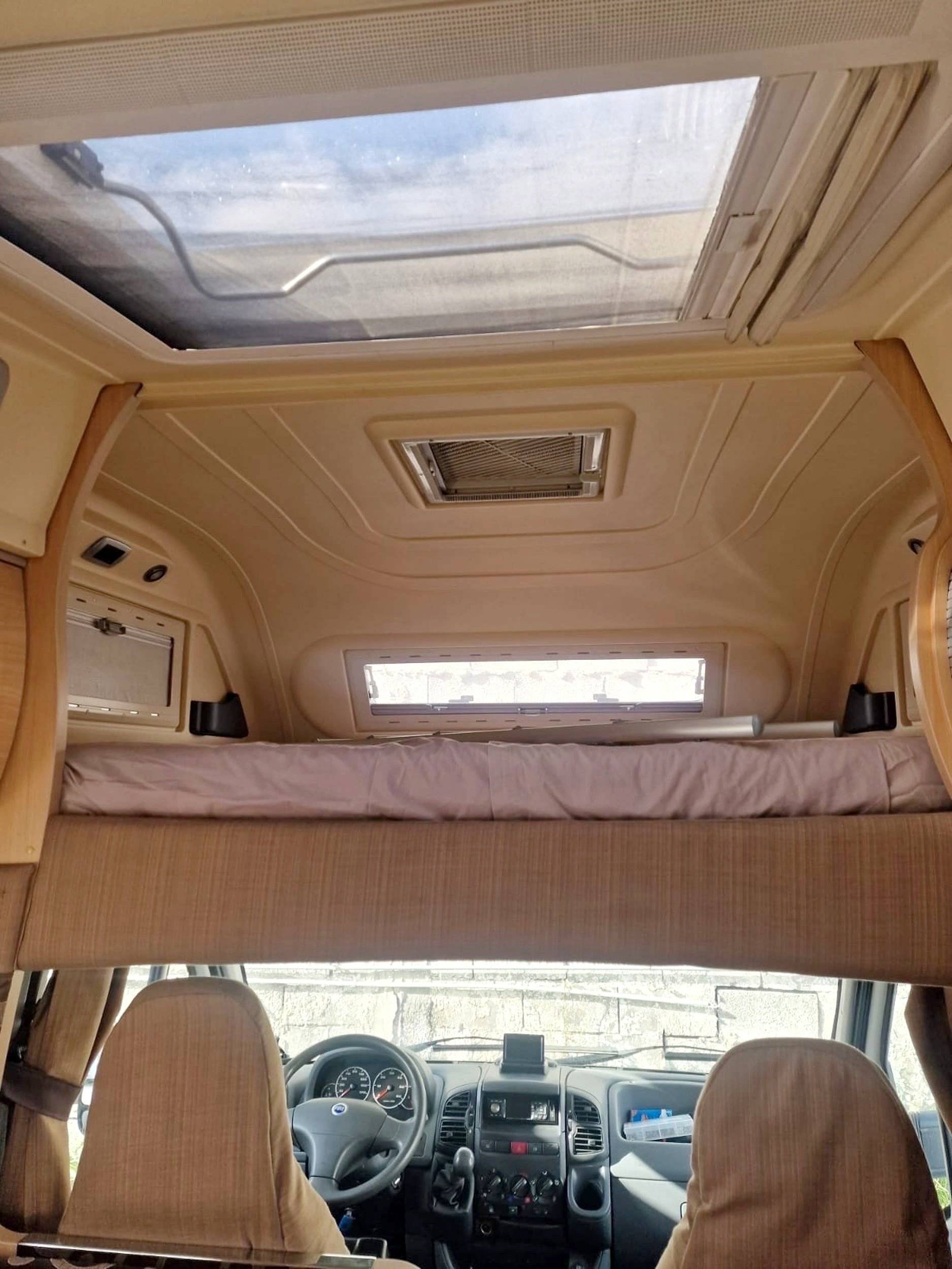 Berth Fiat Ducato 2.8 JTD - Yescapa