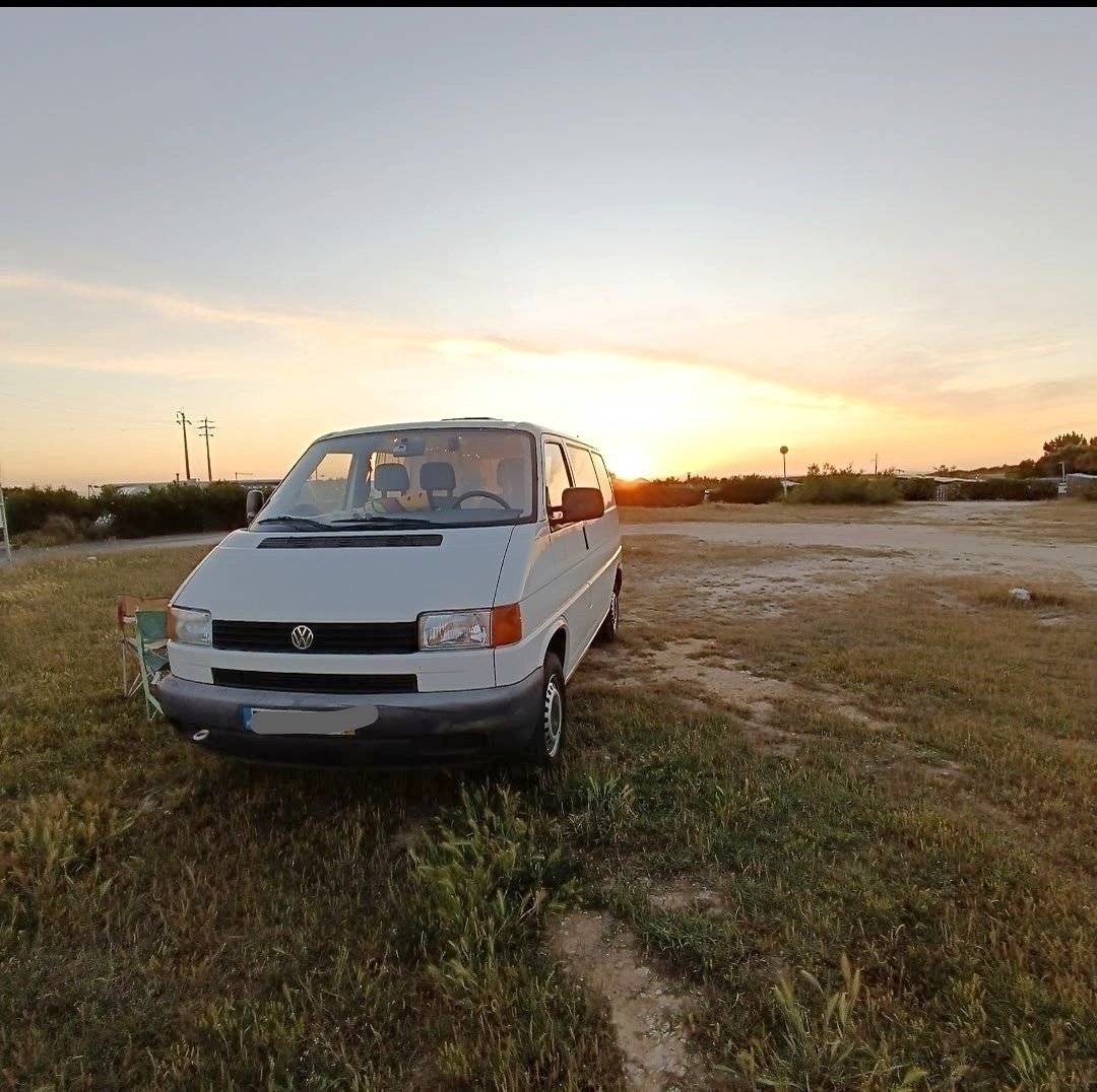 Vue avant de 3/4 Volkswagen Volkswagen Transporter - Yescapa