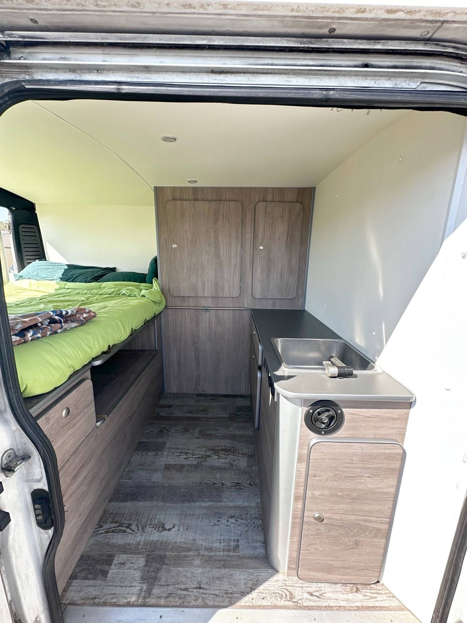 Área de jantar Peugeot Boxer - Yescapa