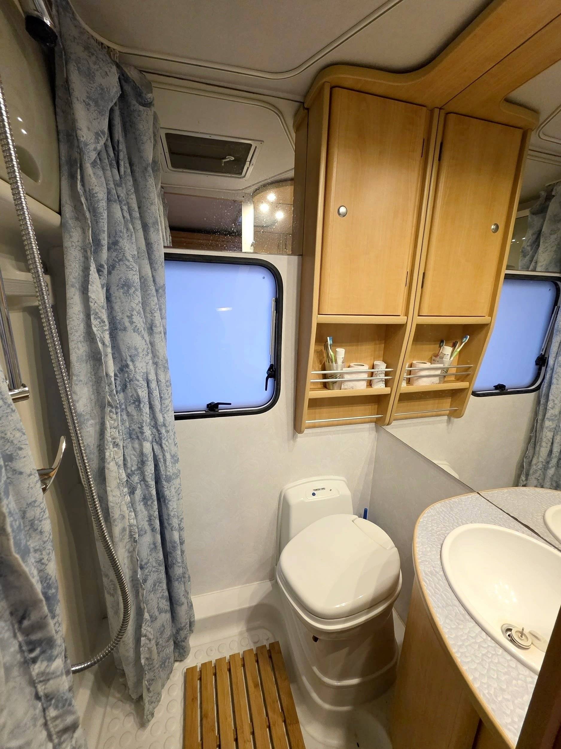 Alpes Camping-Car Ford Transit 2,2l TDCi 85ch.