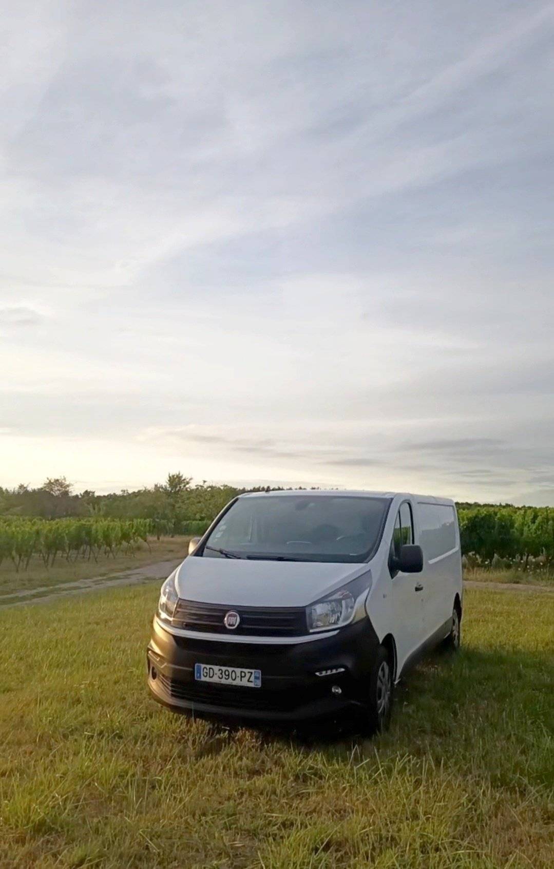 Front view from 3/4 Fiat - Yescapa