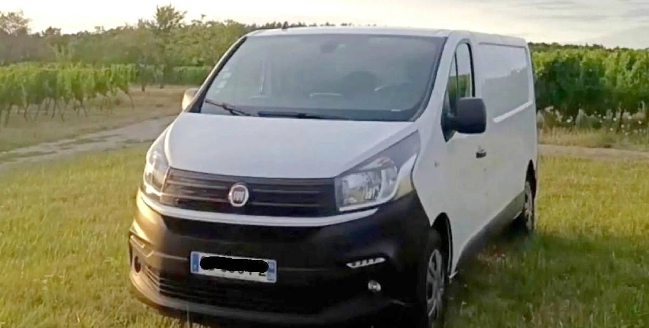 Vista del vehículo ángulo delantero Fiat - Yescapa