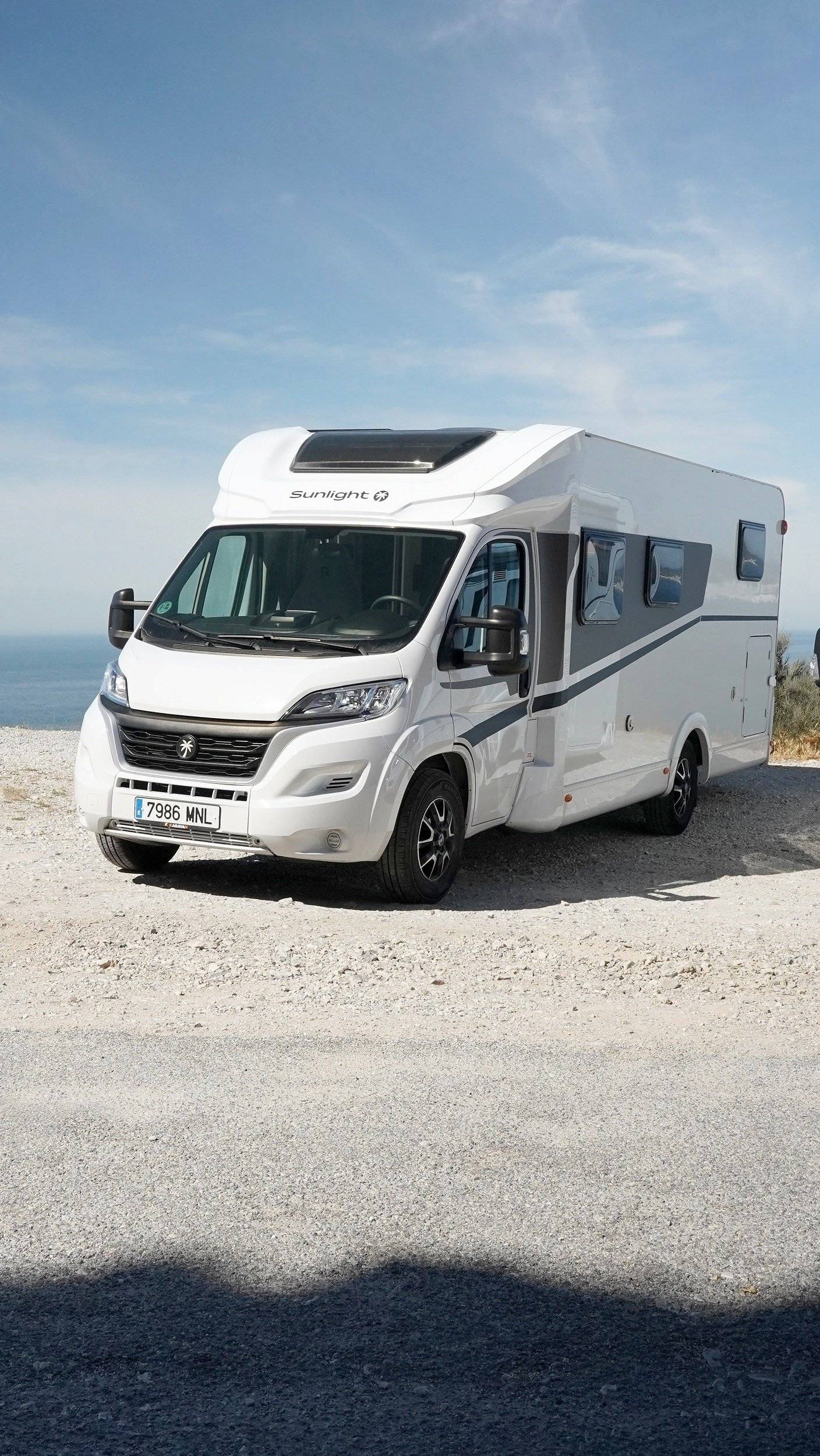 Front view from 3/4 Fiat - Yescapa