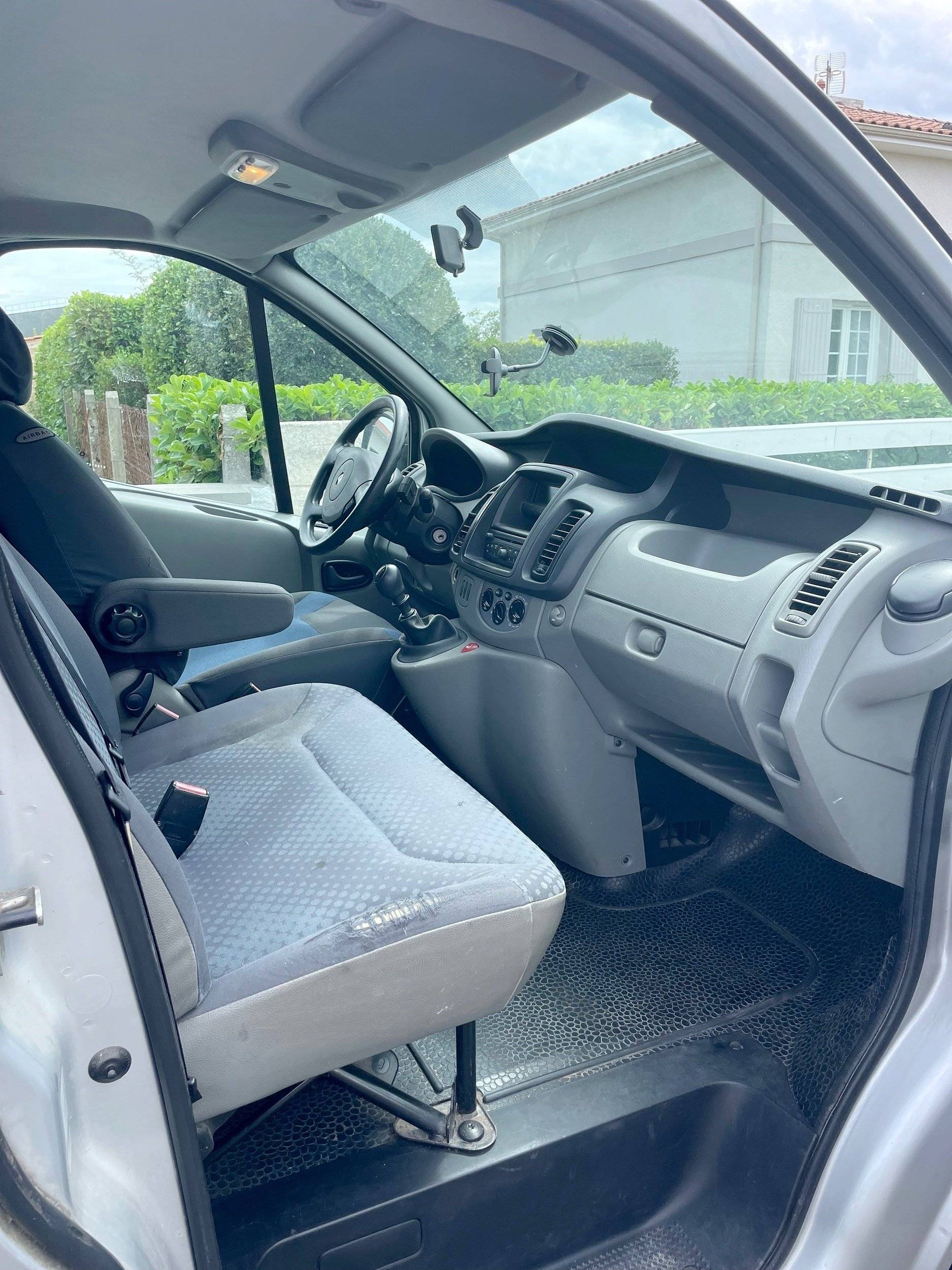 C'est moi Trafic 2,0 l dCi 115 ch