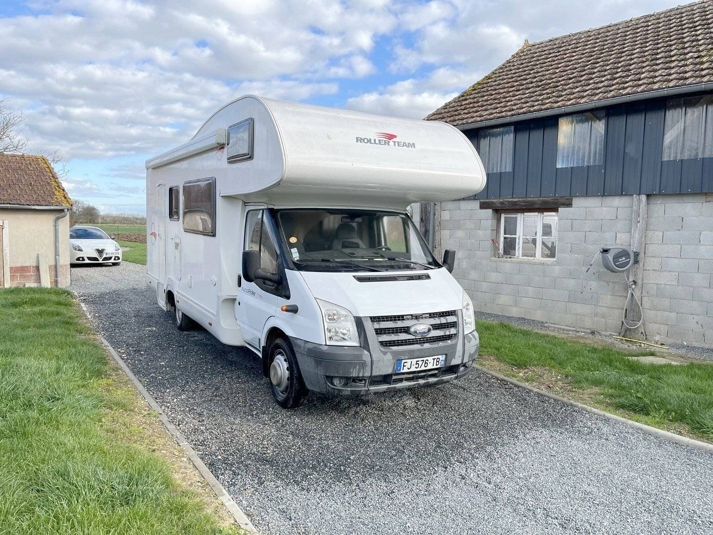 Location Camping-car capucine Le Coteau 86032 Roller … Yescapa