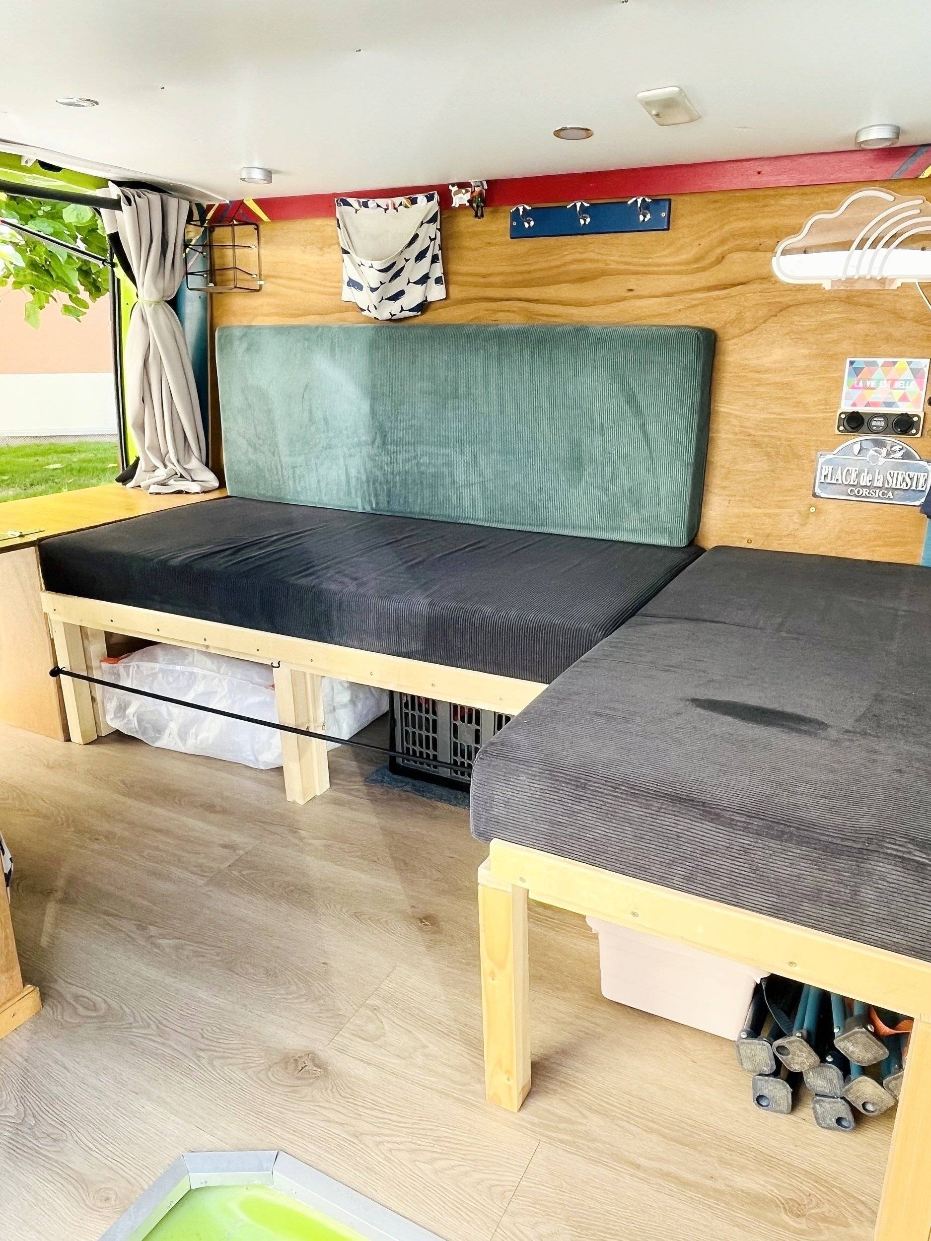 Dining Area Renault Renault Trafic - Yescapa