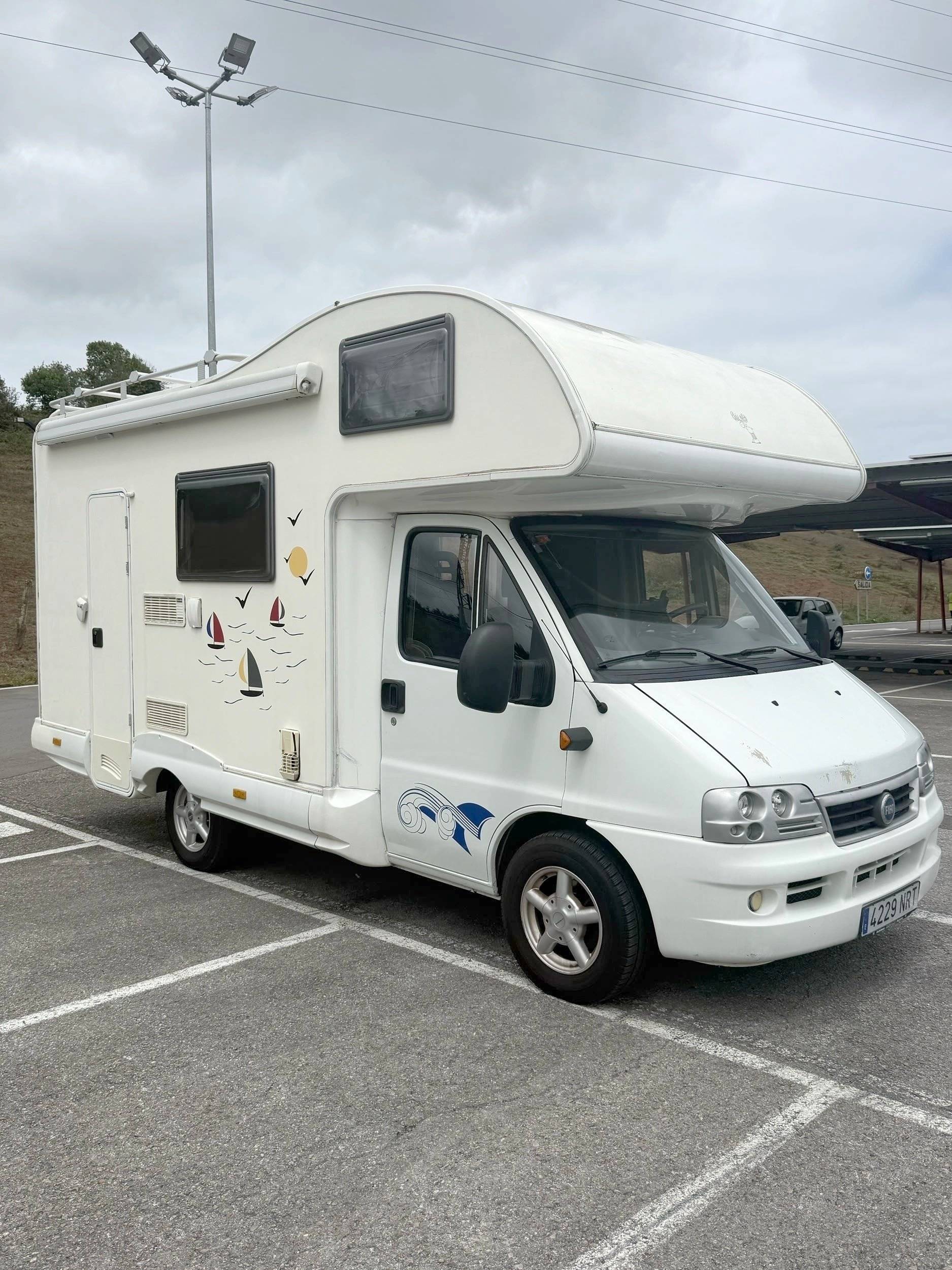 Front view from 3/4 Fiat - Yescapa