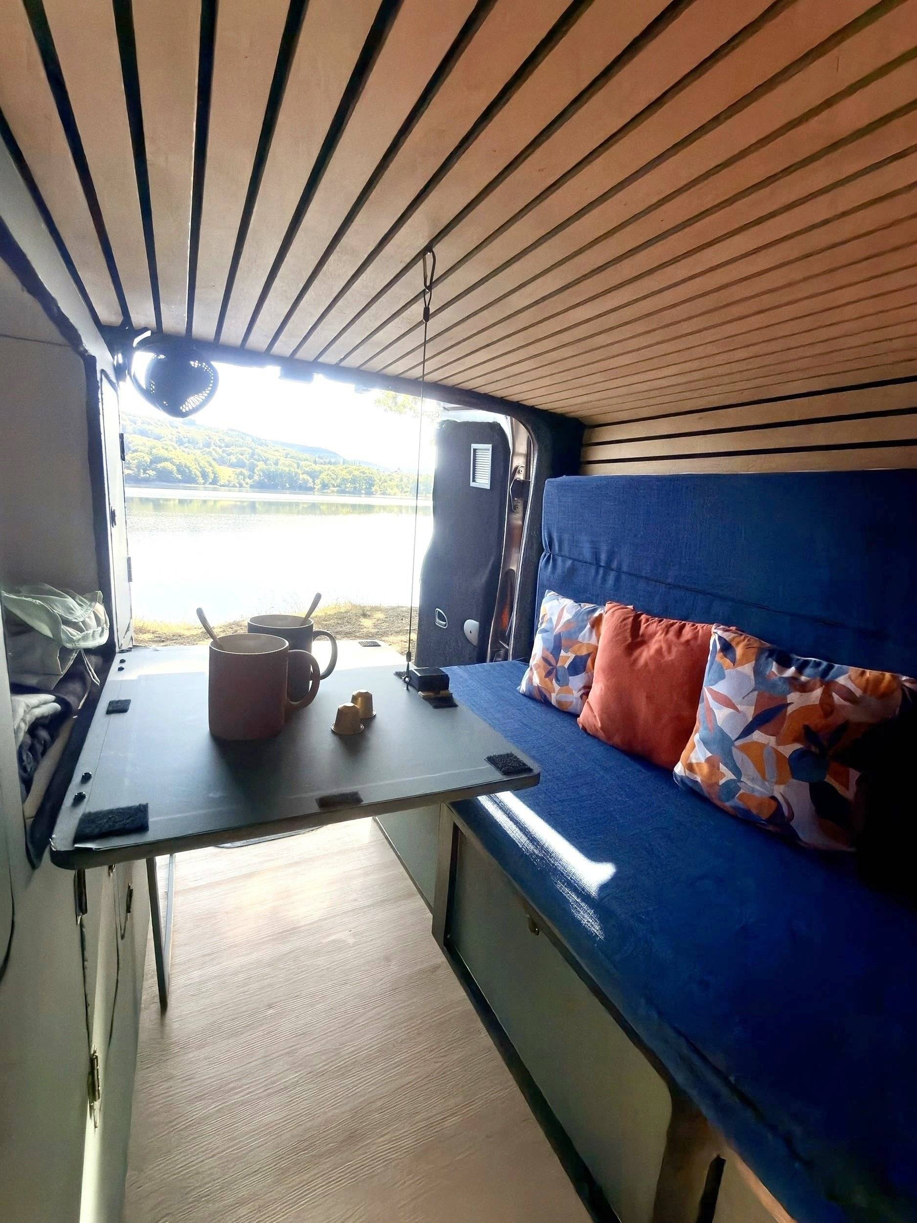 Dinette Renault Renault Trafic - Yescapa