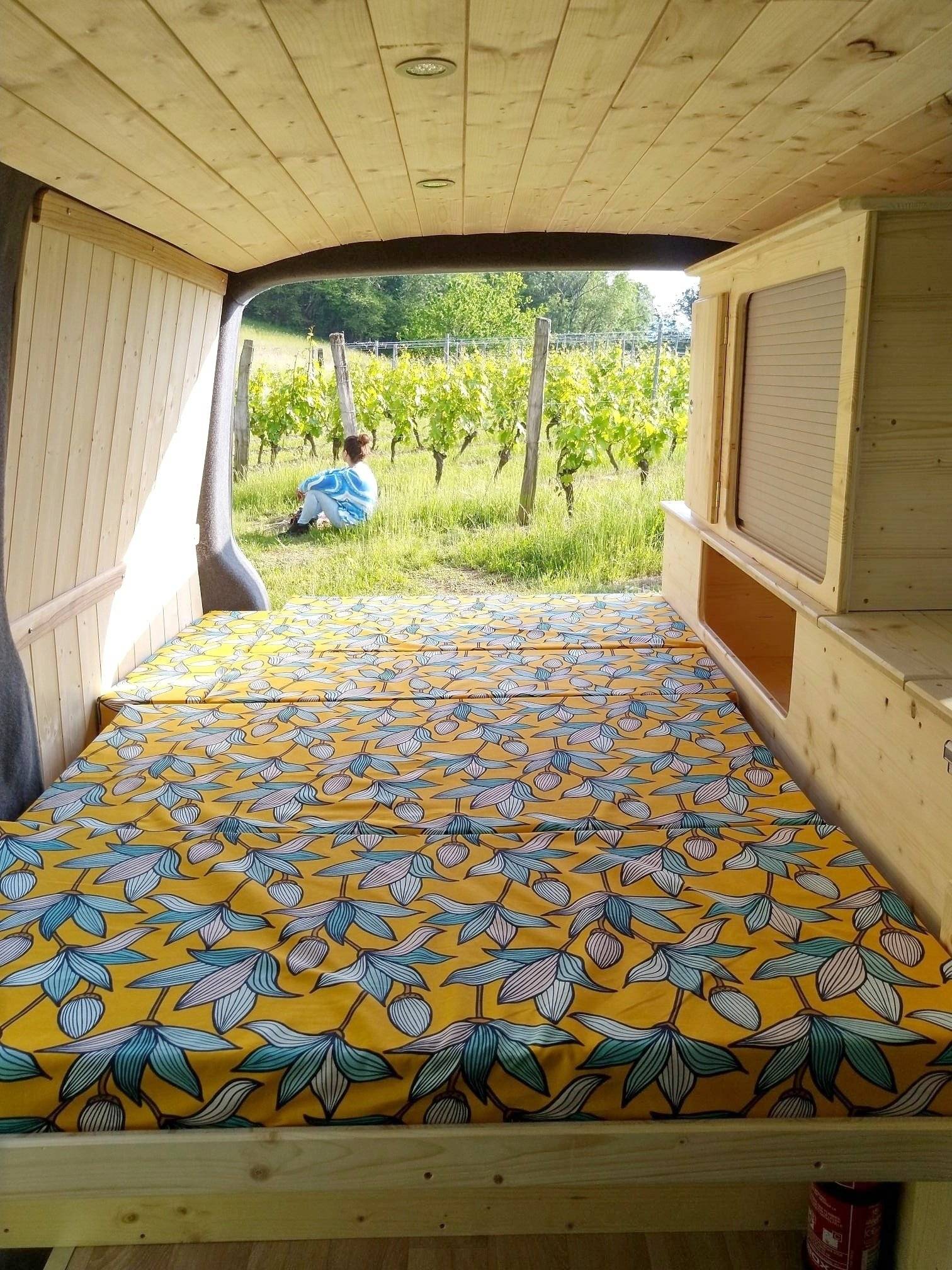 Schlafplätze Volkswagen T5 2,0 l 102 ch - Yescapa