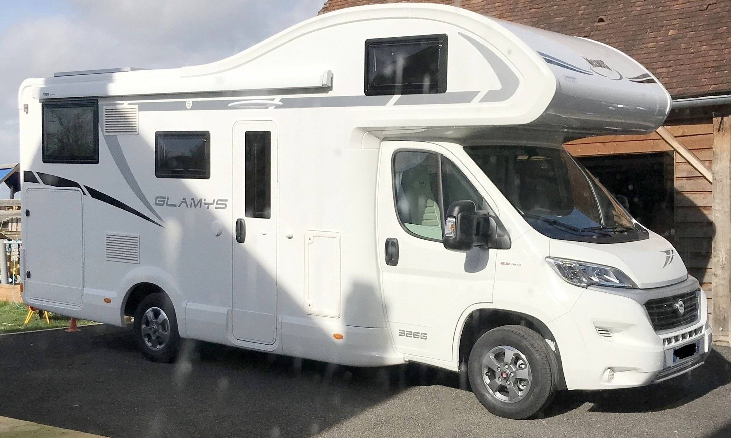 Vista frontale a ¾ Fiat 2,3l 140ch - Yescapa