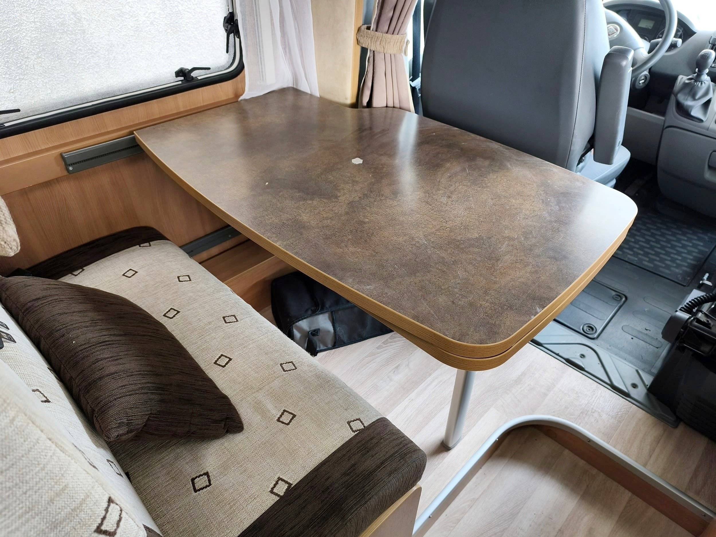 Dining Area Fiat Ducato 2,3 l Multijet 130 ch. - Yescapa