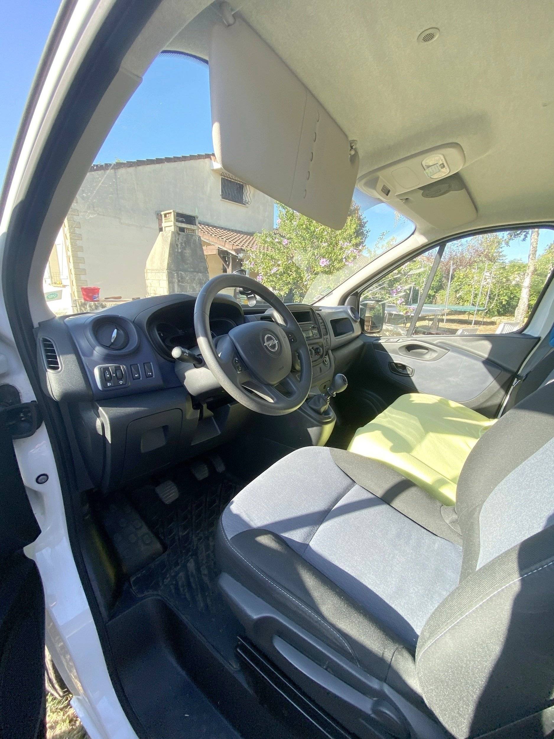 Opel Vivaro H1L2 1,6 l 120 ch