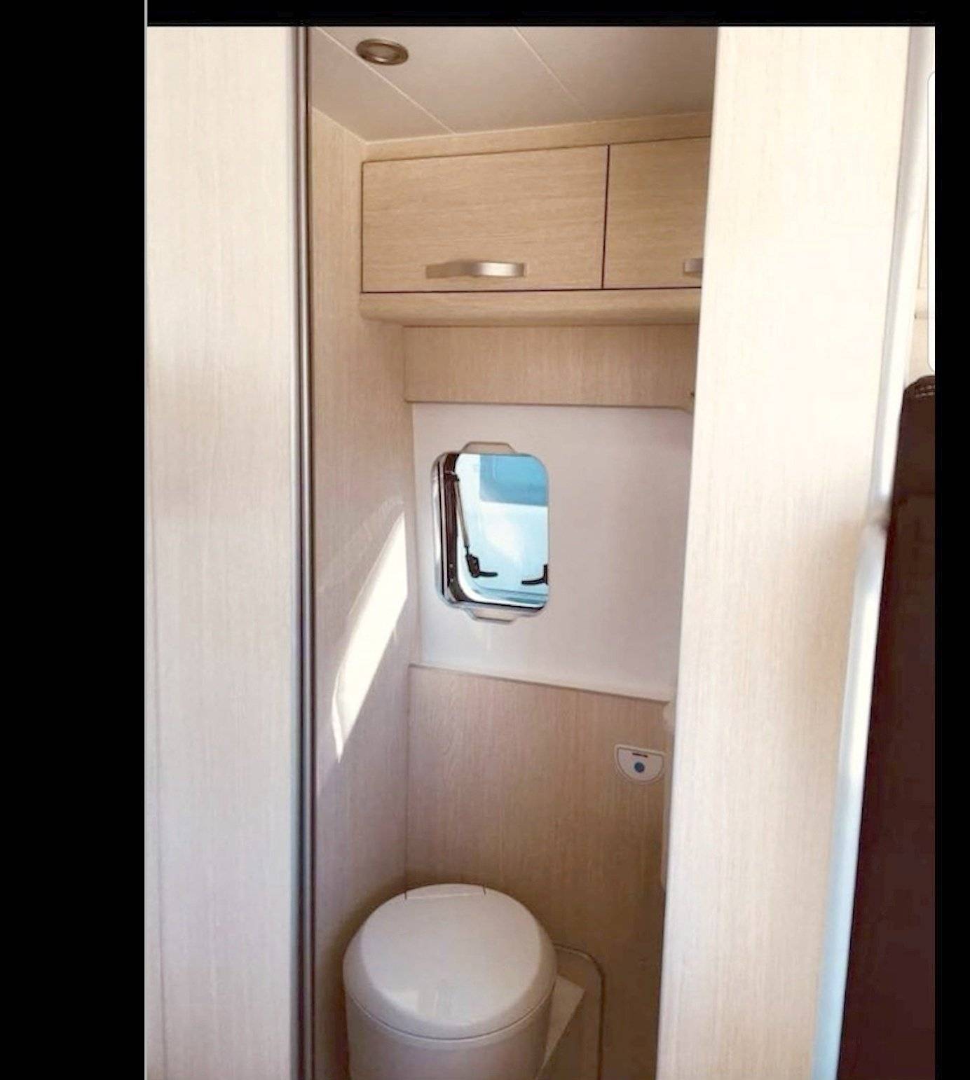 Juliá Camper Fiat 130 Caballos