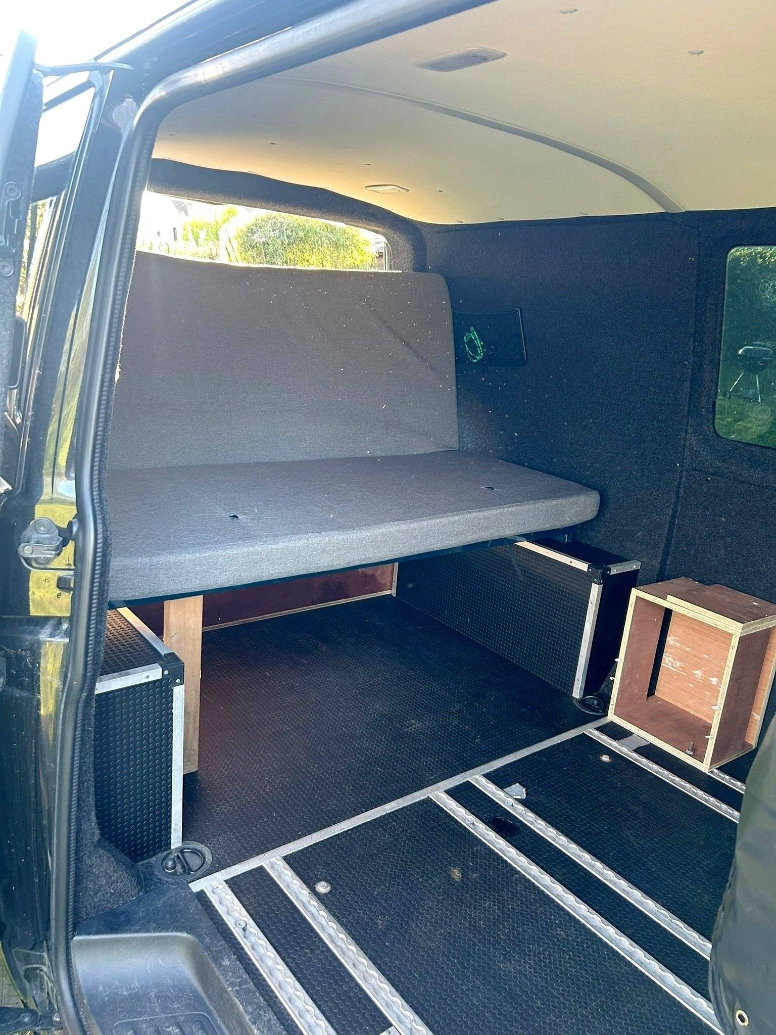 Dining Area Volkswagen T6 2,0 l 102 ch - Yescapa