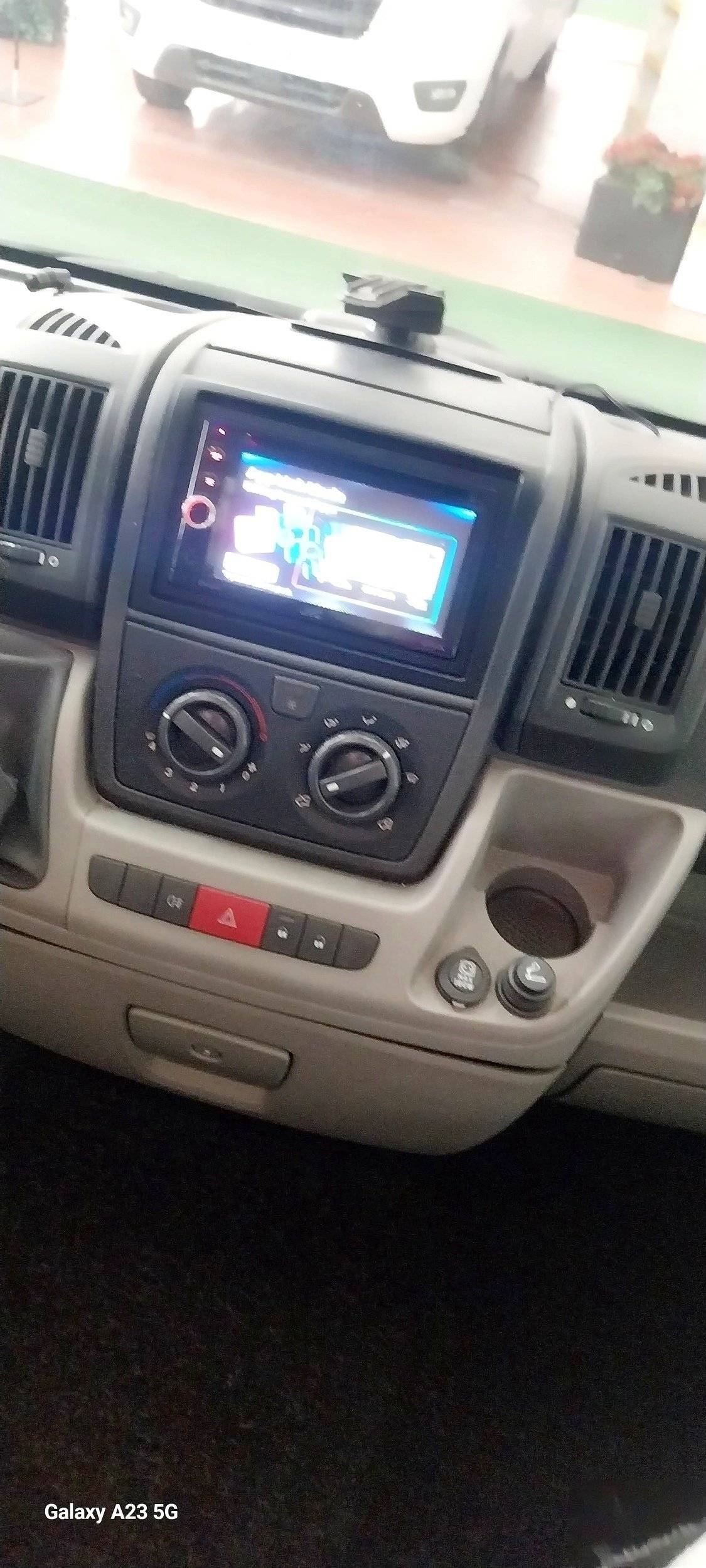 Rear view Fiat Ducato 2,2 l 100 ch - Yescapa