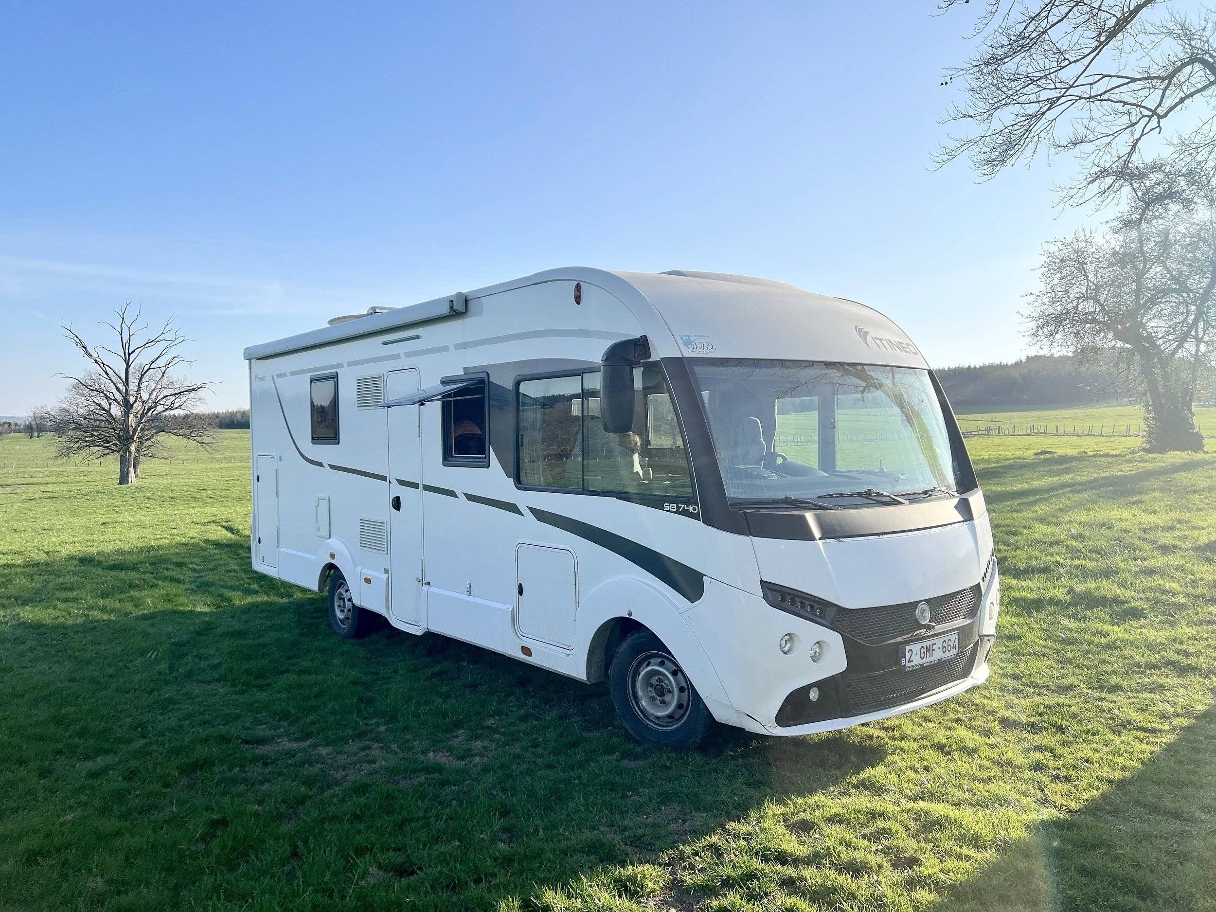 schräge Vorderansicht Fiat DUCATO - Yescapa
