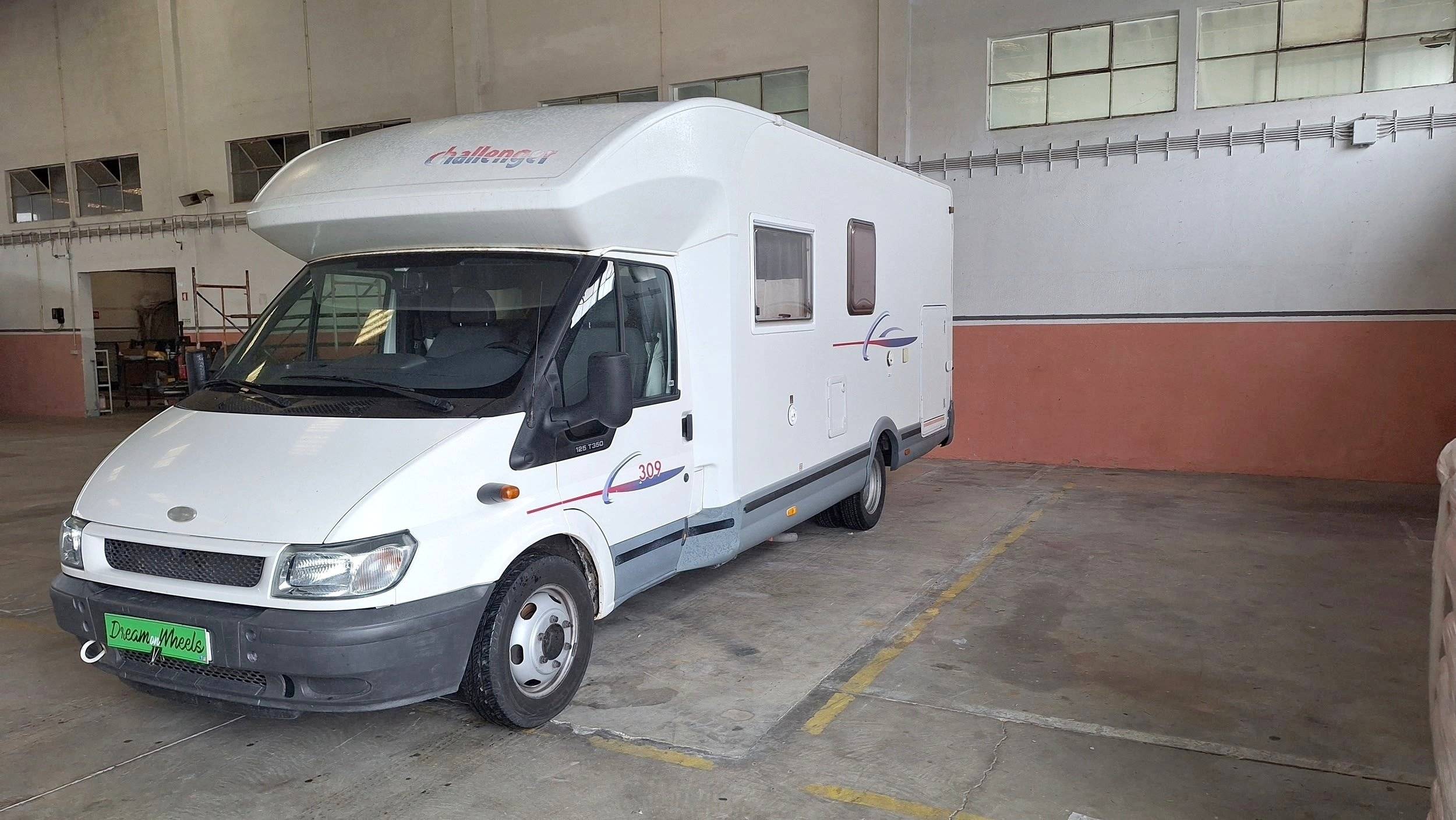 Vista del vehicle angle davanter  - Yescapa
