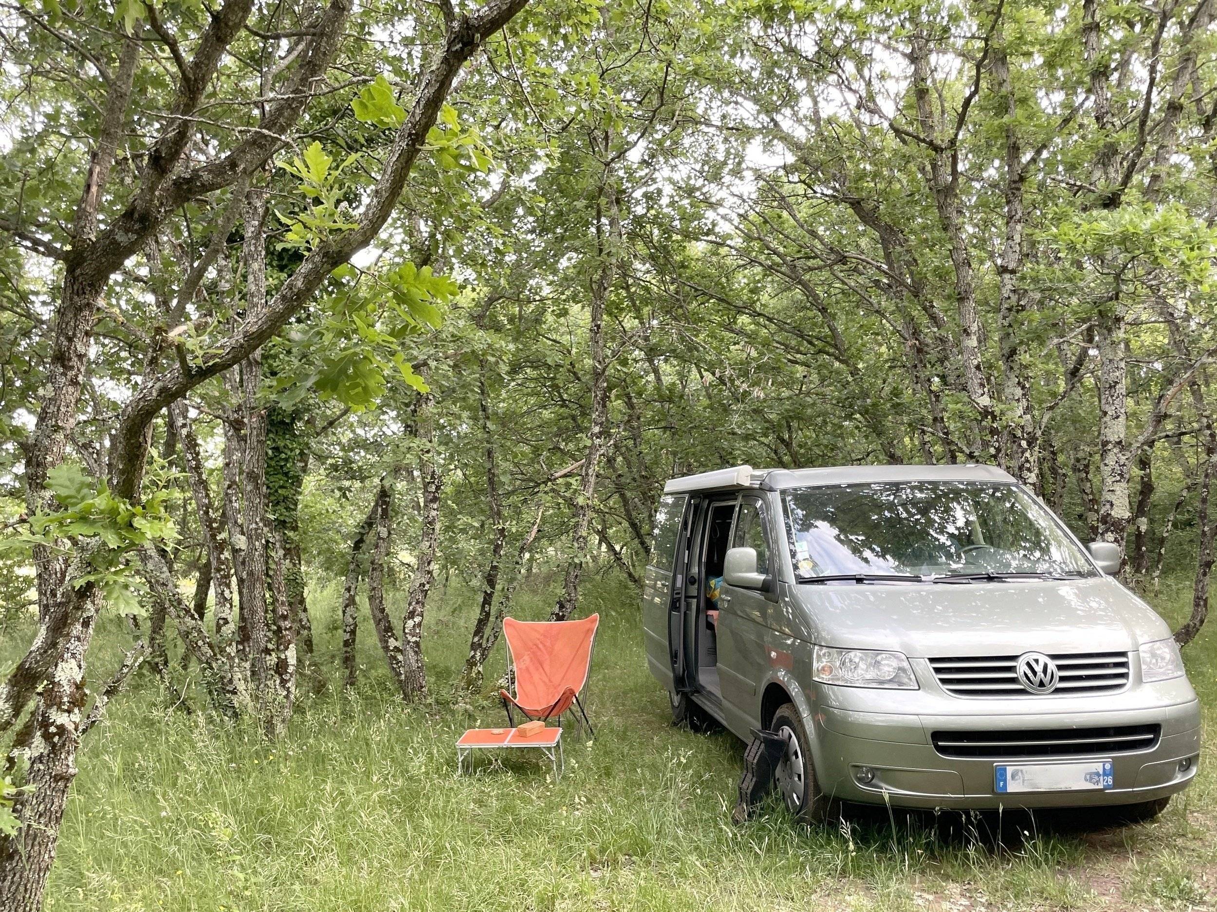 Vista frontale a ¾ Volkswagen California T5 - Yescapa