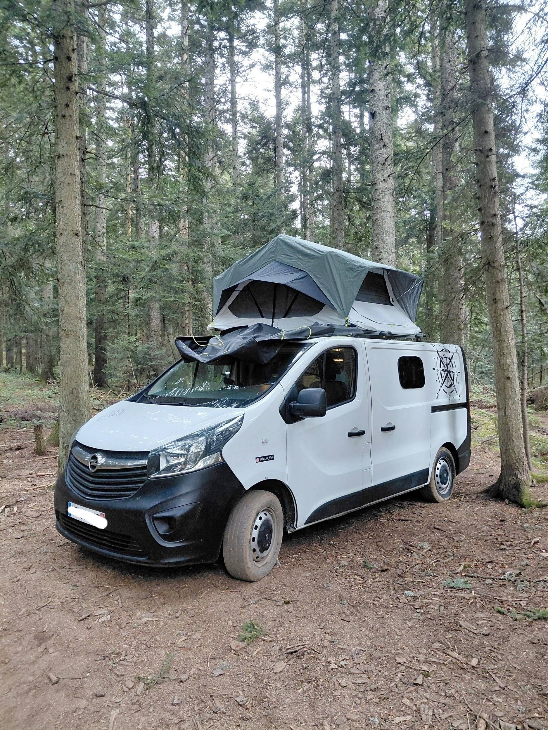 Vue avant de 3/4 Opel VIVARO - Yescapa