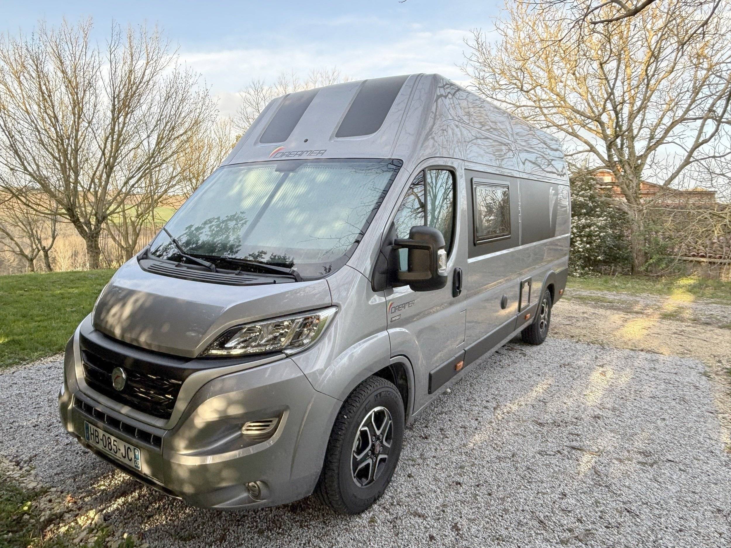 Voorkant 3/4 Fiat Ducato 2,2 140 cv AUTOMATIQUE - Yescapa