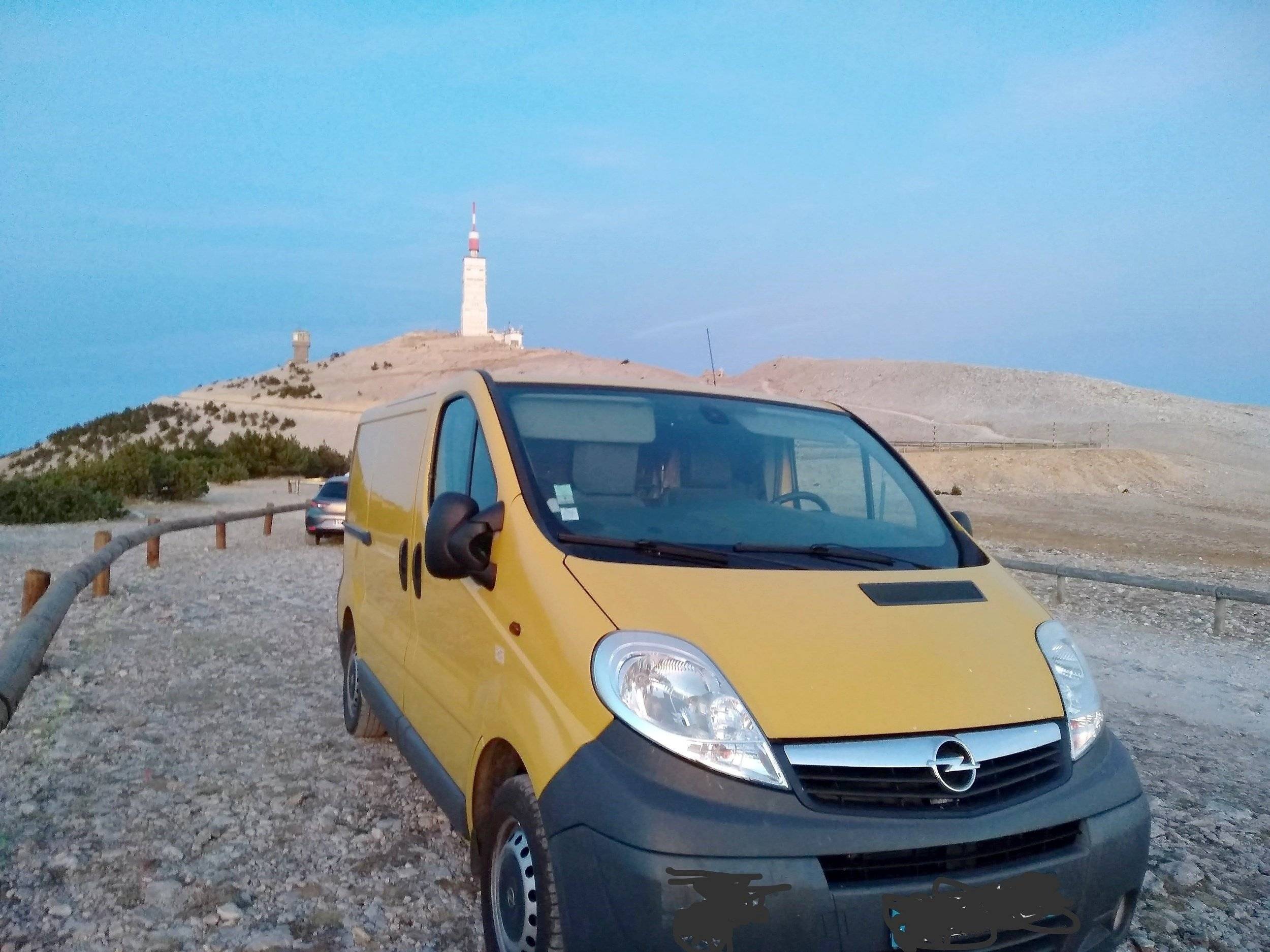 Vista del vehículo ángulo delantero Opel Opel vivaro L1H1 - Yescapa
