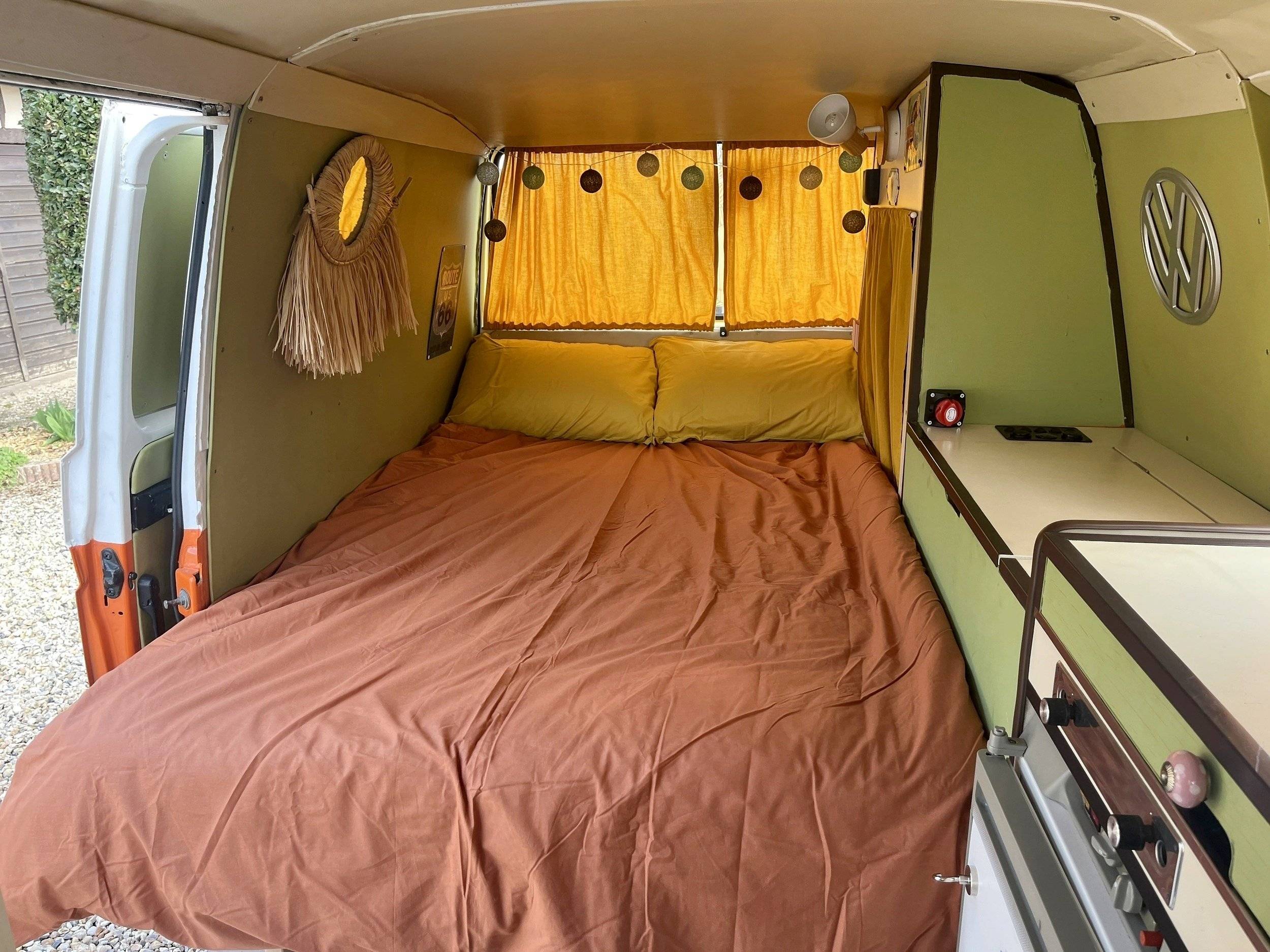 Slaapplaatsen Volkswagen Combi VW - Yescapa