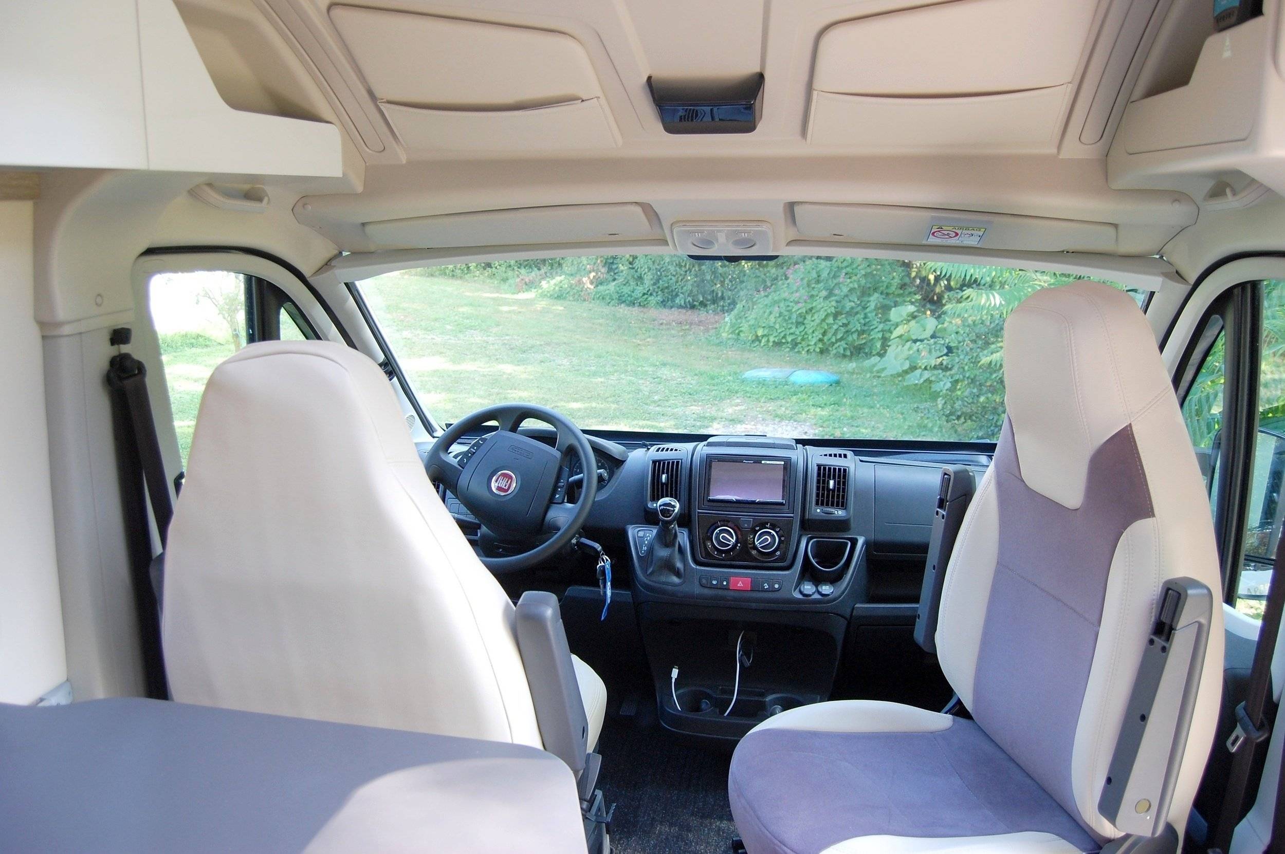 Cabina di guida Fiat FIAT DUCATO 140 CV BVA - Yescapa