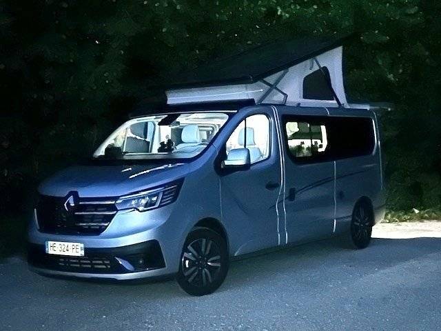 schräge Vorderansicht Renault Renault trafic cm font t vendome - Yescapa