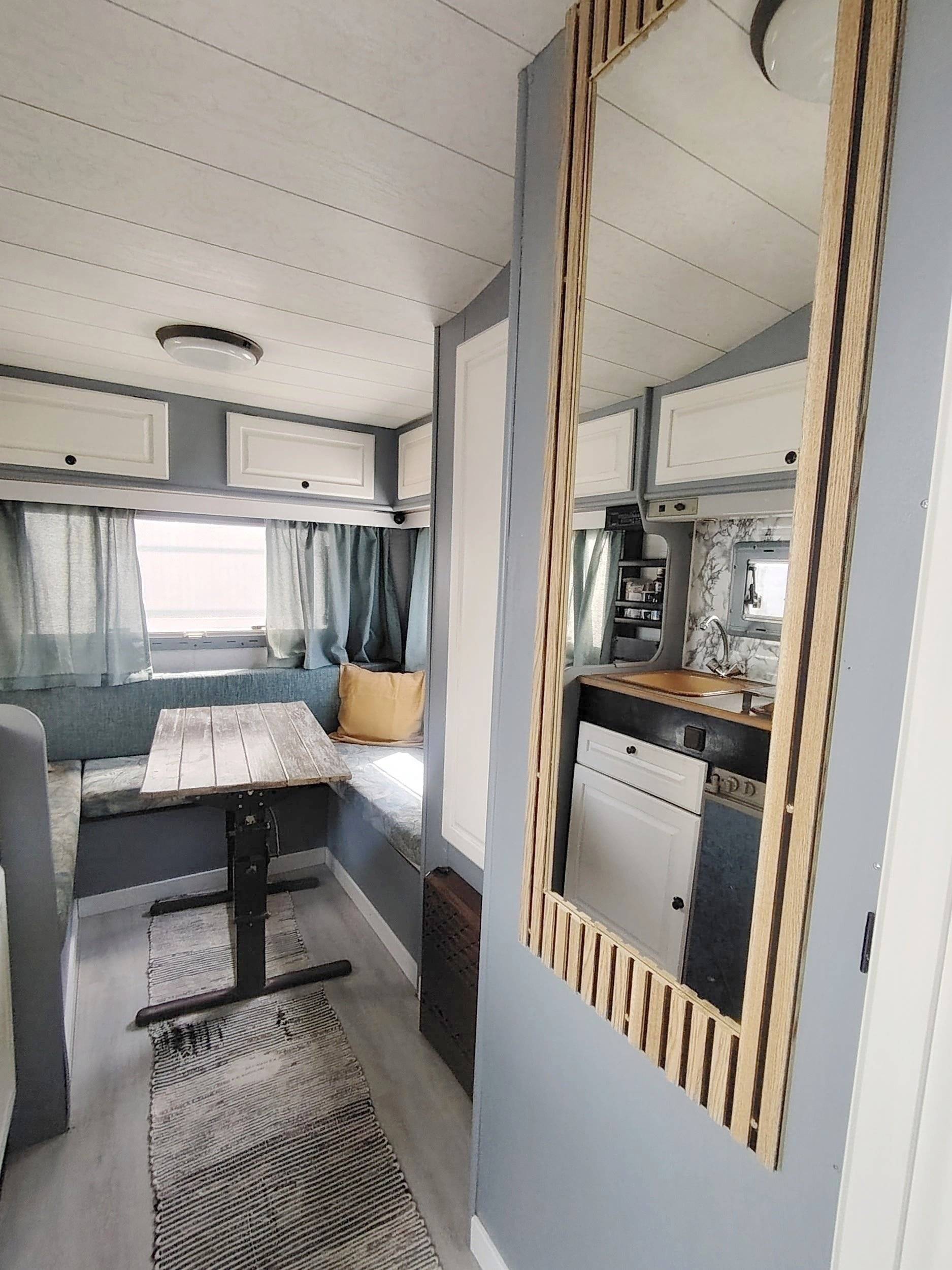 Menjador Ford Transit - Yescapa