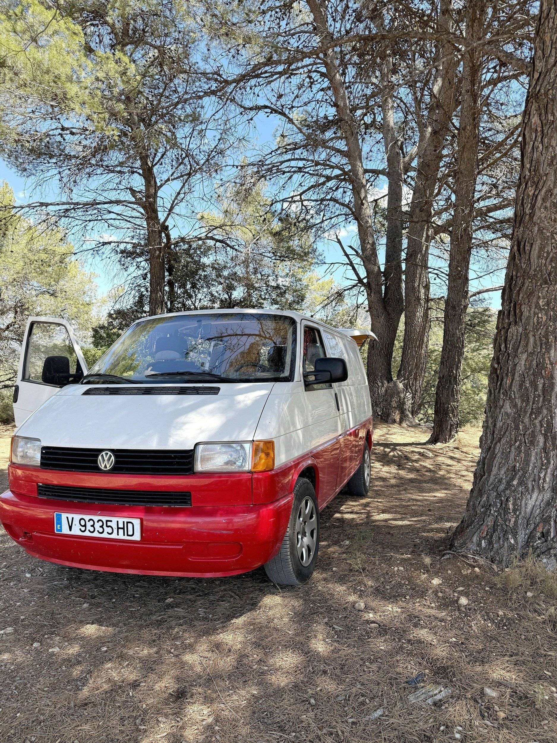 Vista de 3/4 Volkswagen Volkswagen T4 - Yescapa