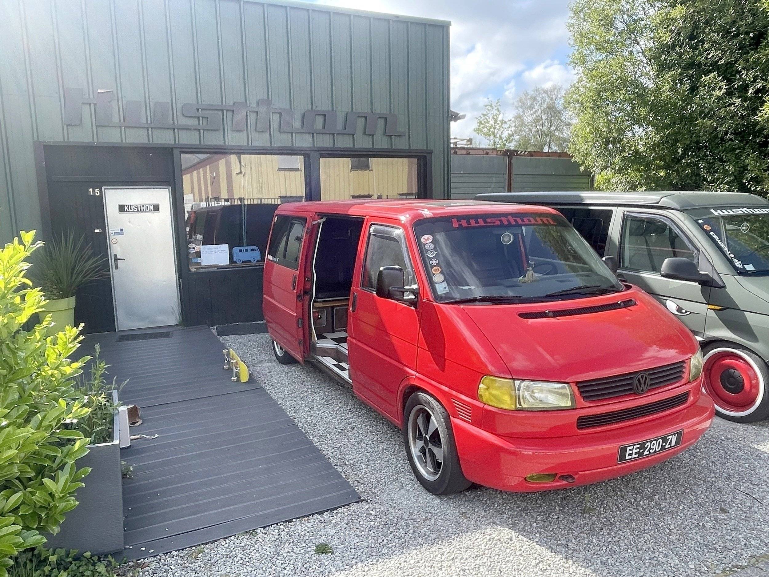 Vista de 3/4 Volkswagen Volkswagen Transporter - Yescapa