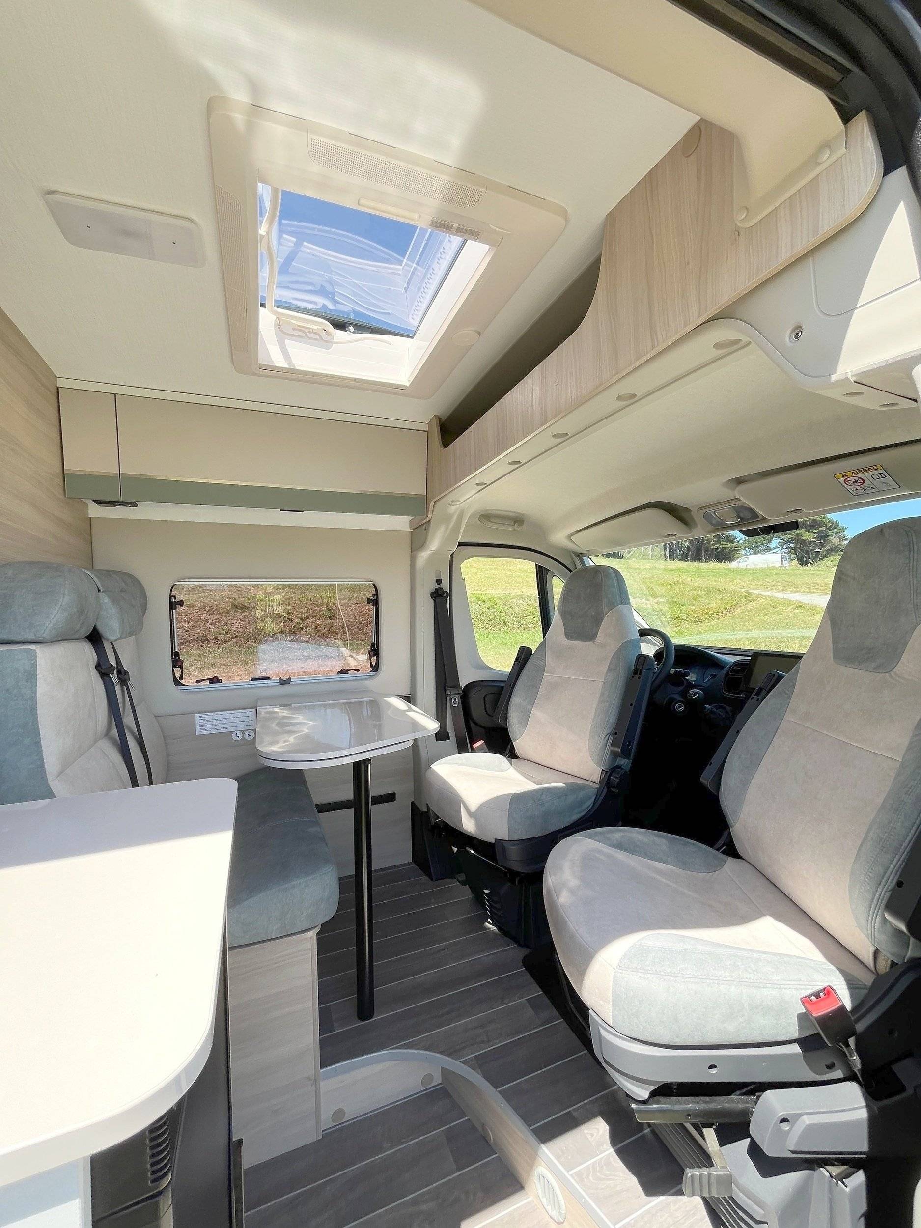 Área de jantar Citroën 2.2L 140CV - Yescapa