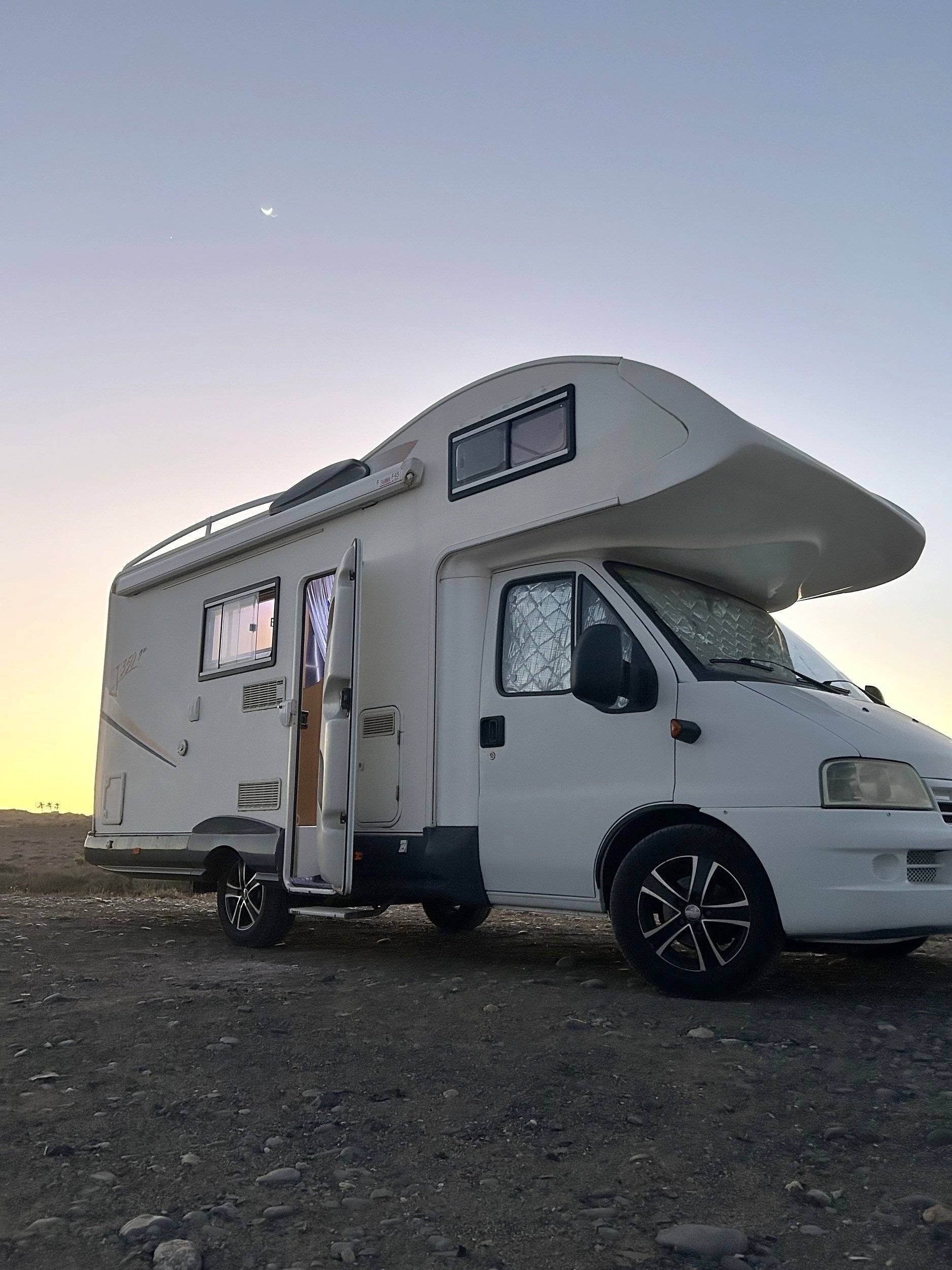 Front view from 3/4 Fiat 2.8jtd - Yescapa