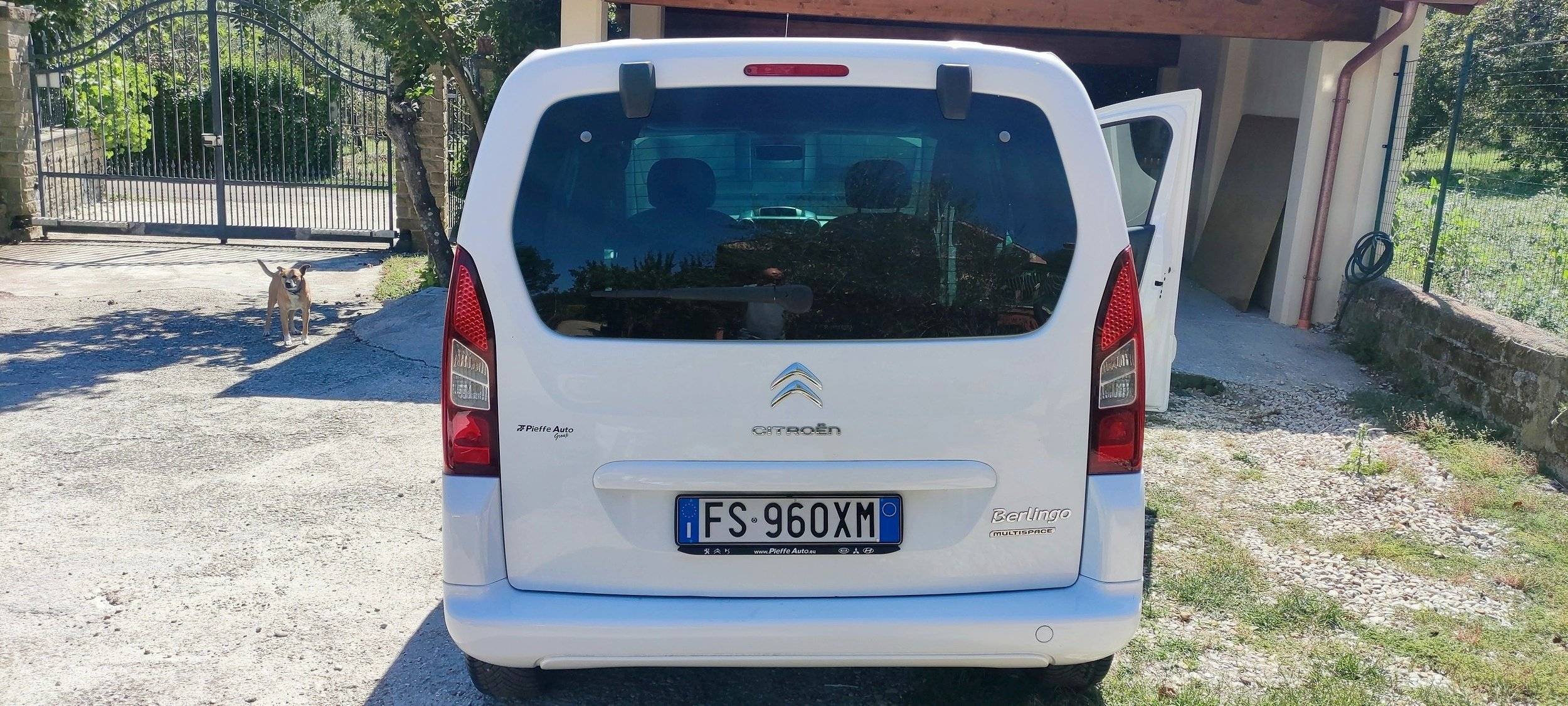 Vista posteriore Citroën - Yescapa