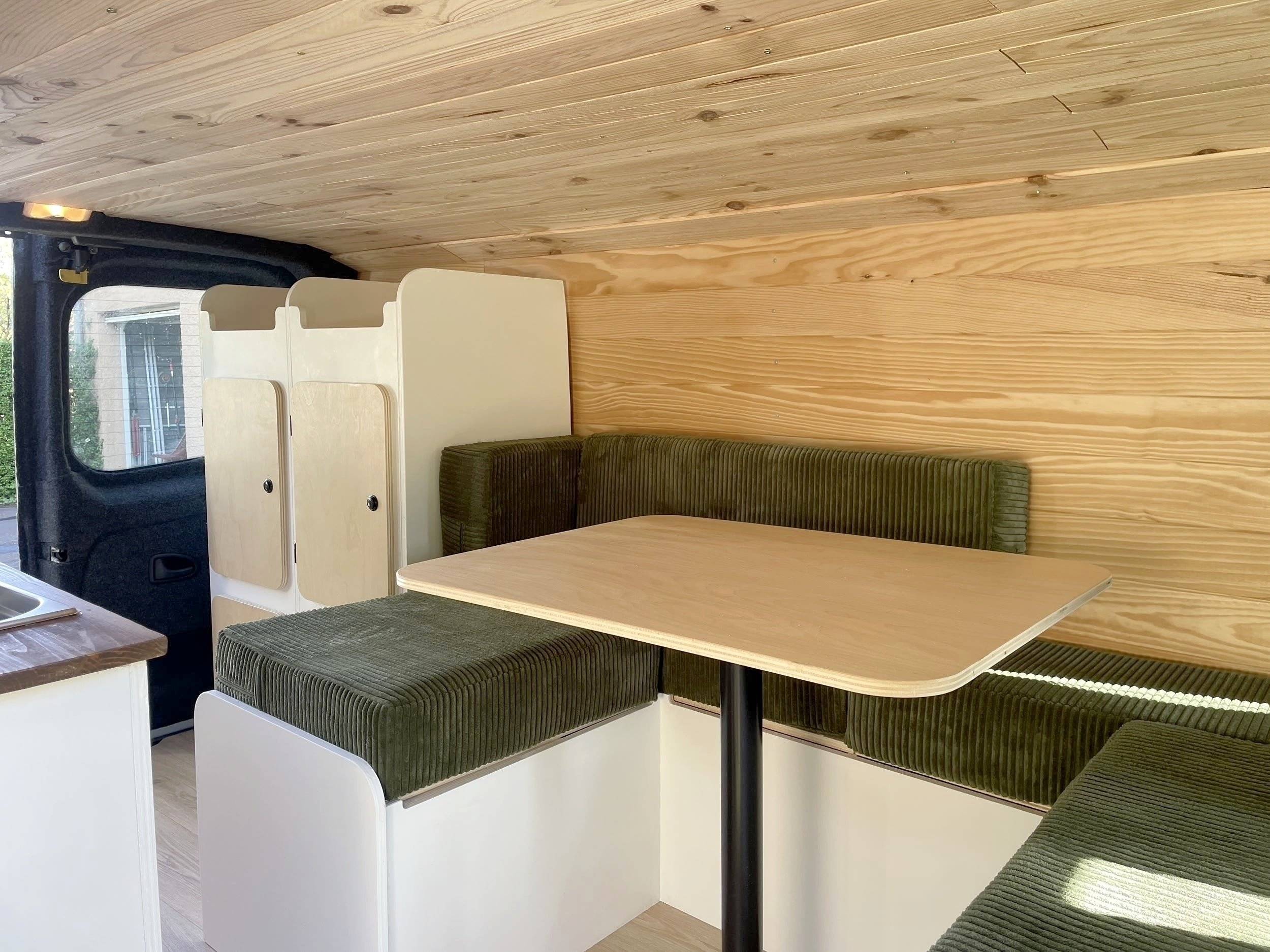 Área de jantar Renault Trafic 3 - Yescapa