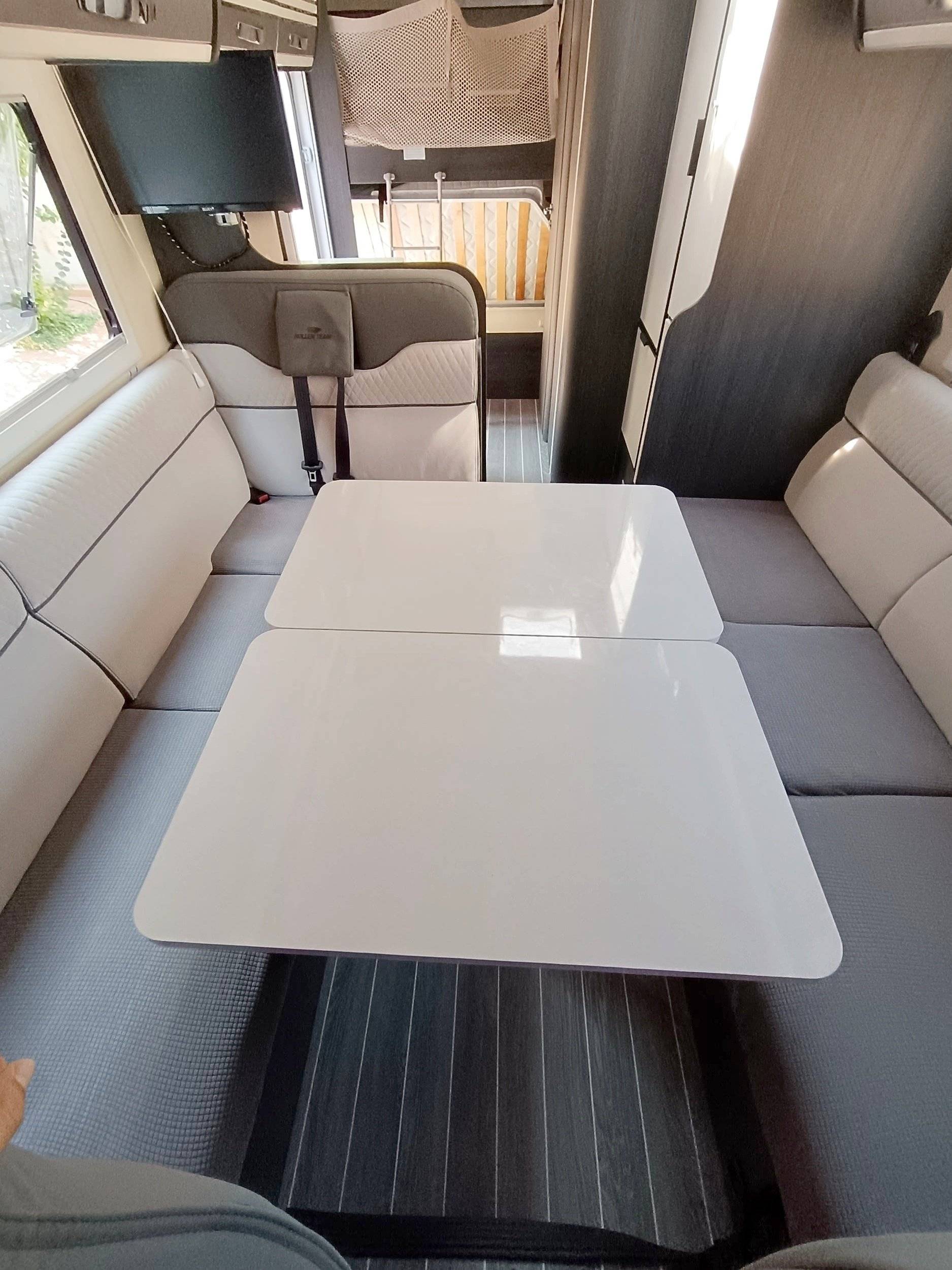Coin repas Ford Transit 2,0 l 170 ch - Yescapa