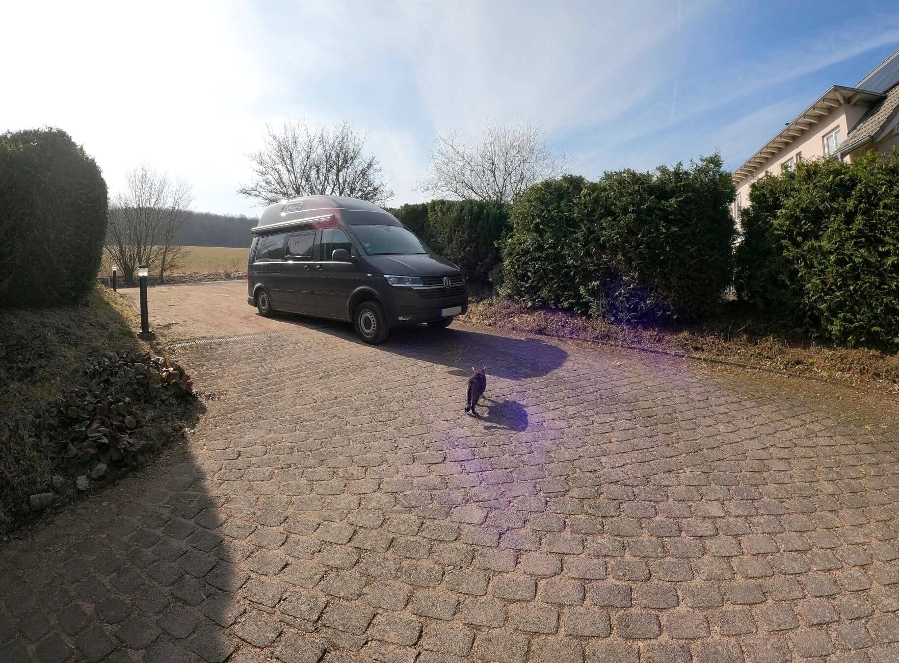 schräge Vorderansicht Volkswagen Volkswagen T6.1 - Yescapa