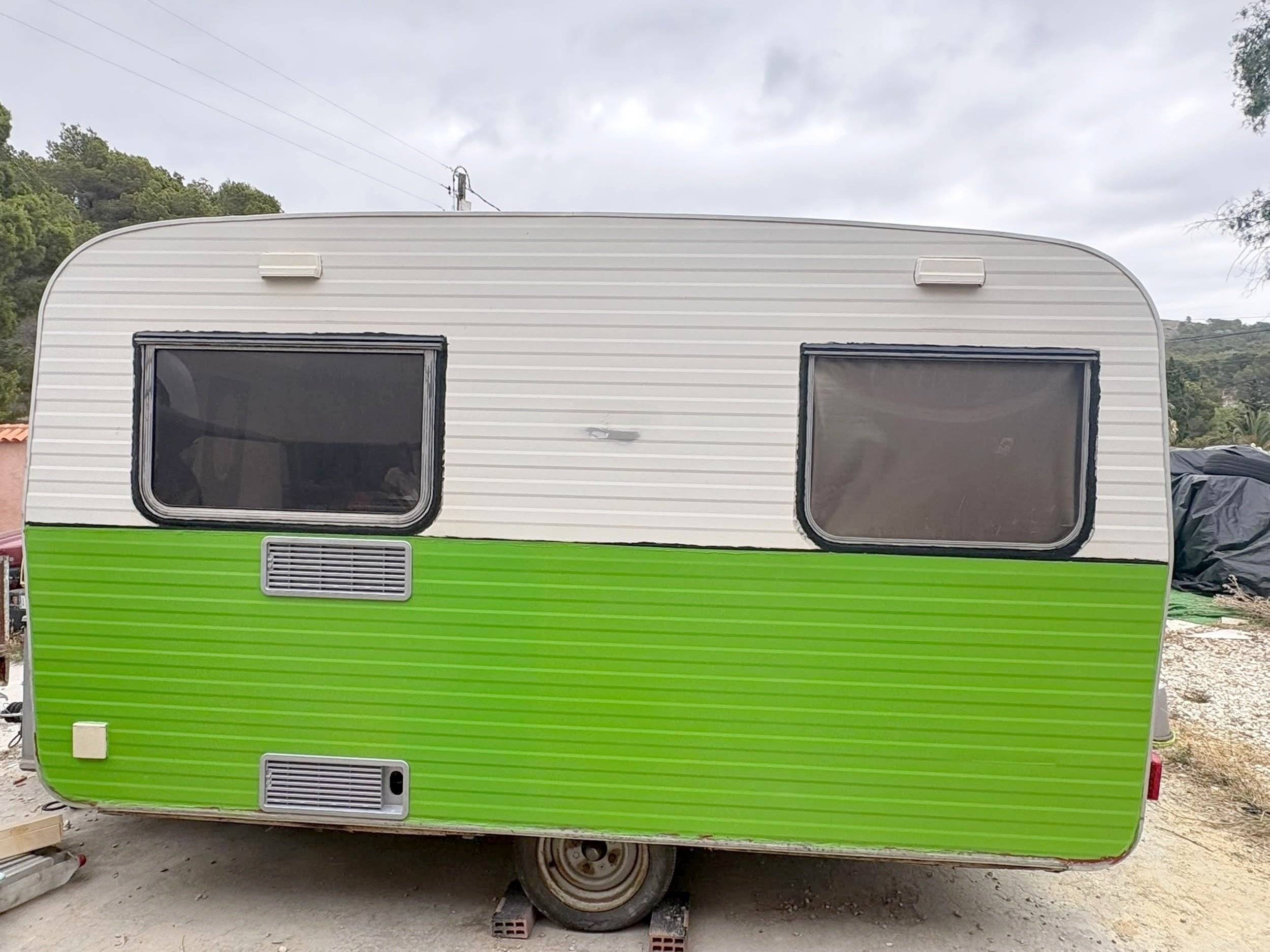 Front view from 3/4  - Yescapa