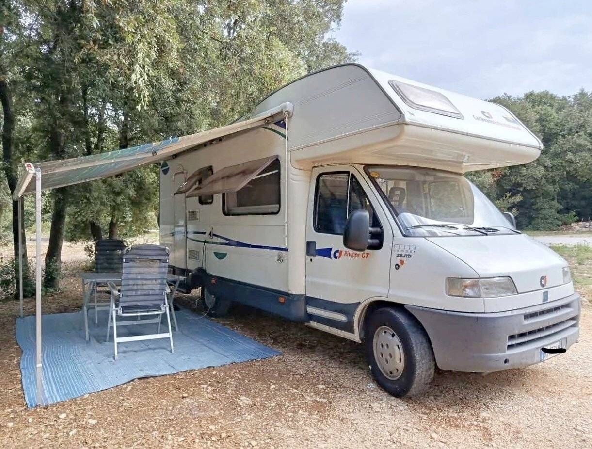 Front view from 3/4 Fiat Ducato 2.8 JTD - Yescapa