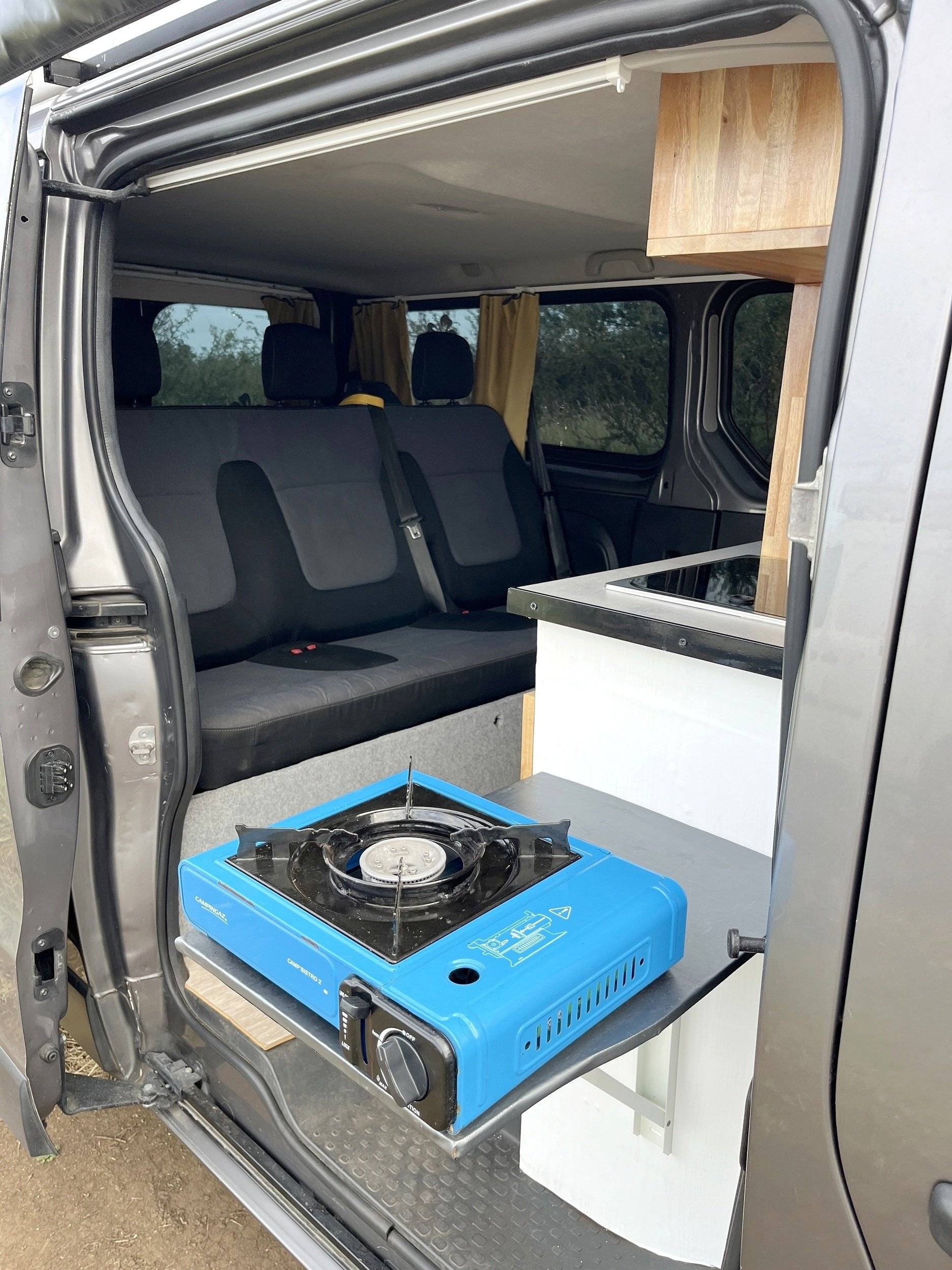 Coin repas Opel Vivaro - Yescapa